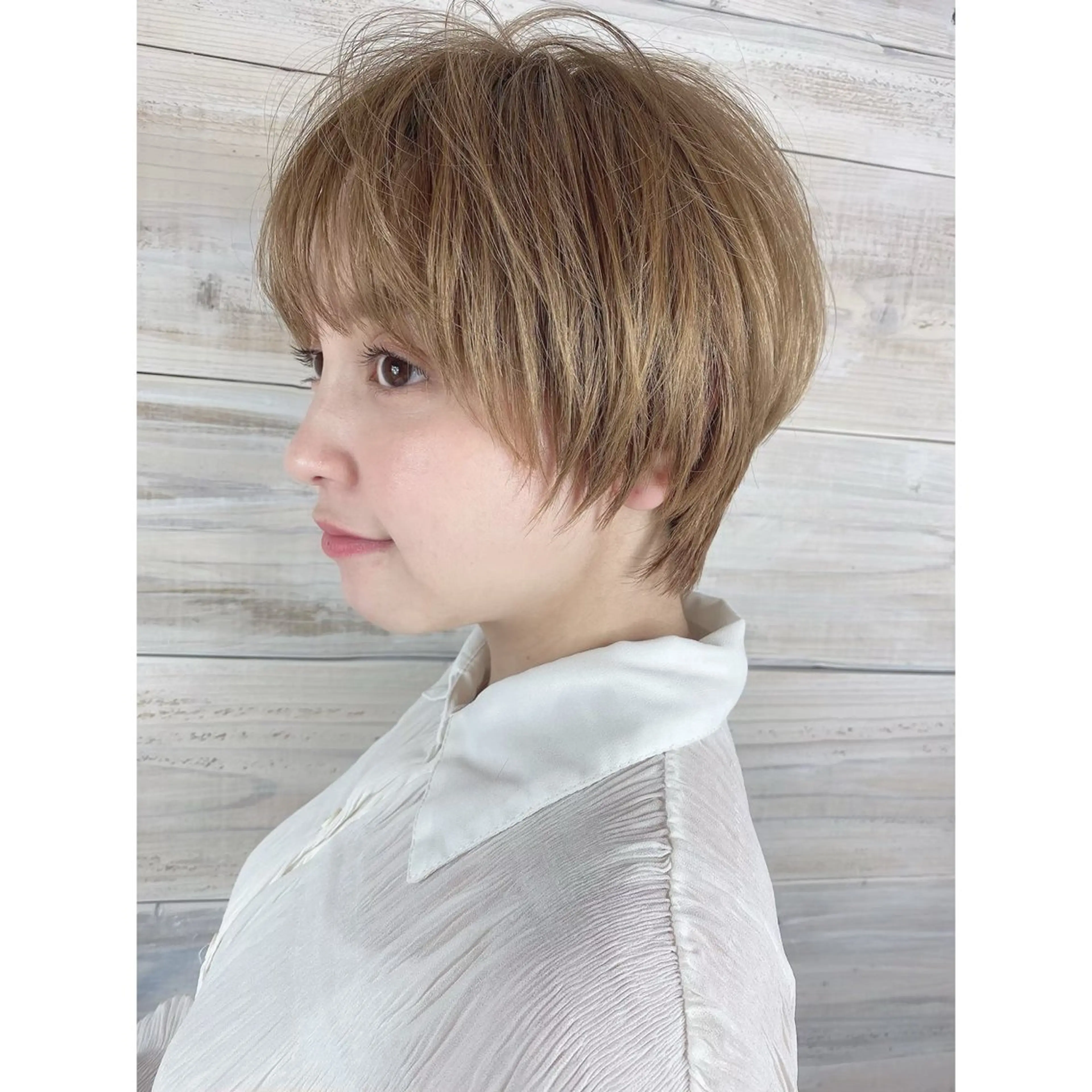 ショート カラー ハイトーン/ 顔周りレイヤー/白石のヘアスタイル