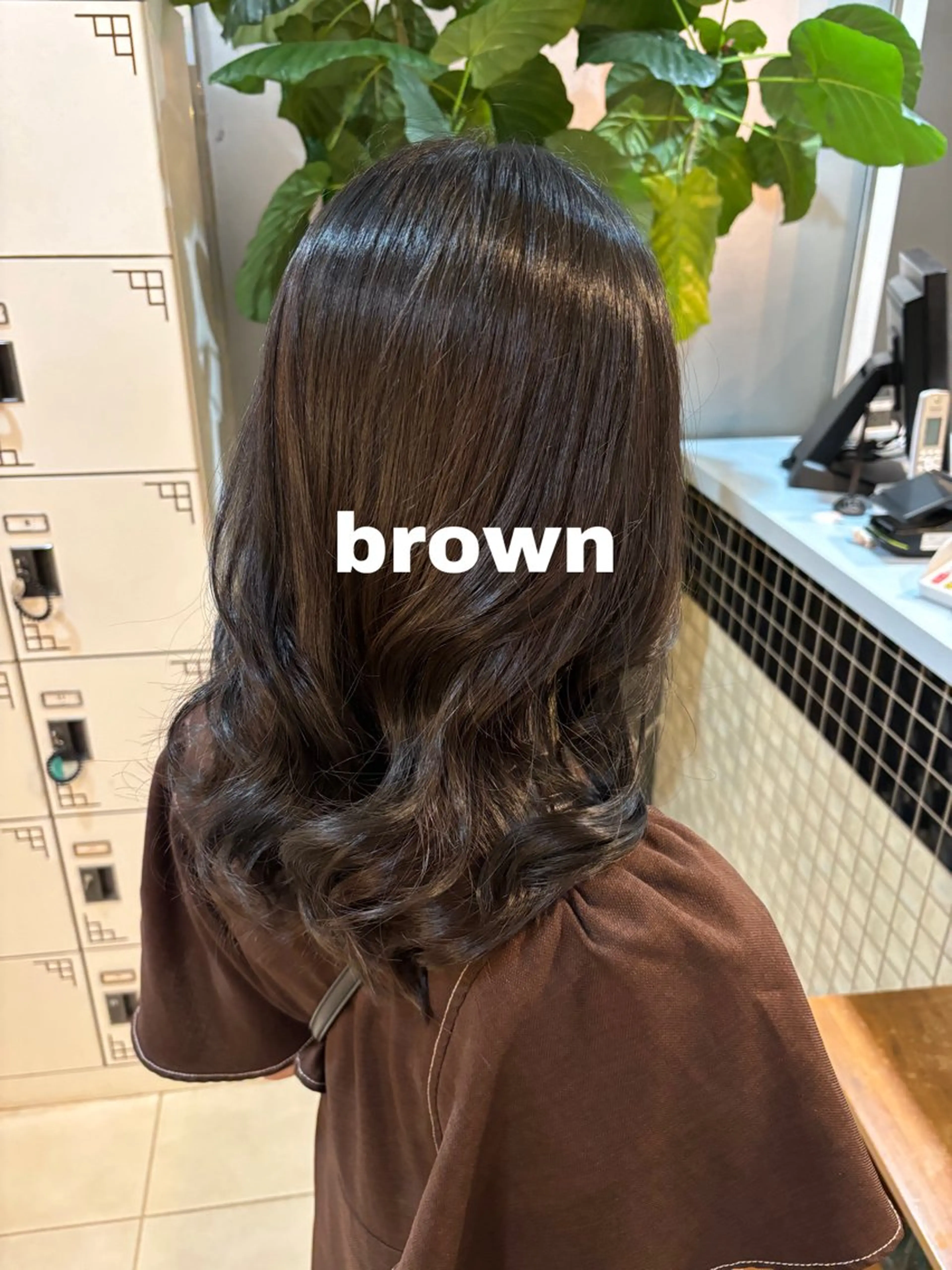 セミロング カラー 伊藤 杏奈のヘアスタイル