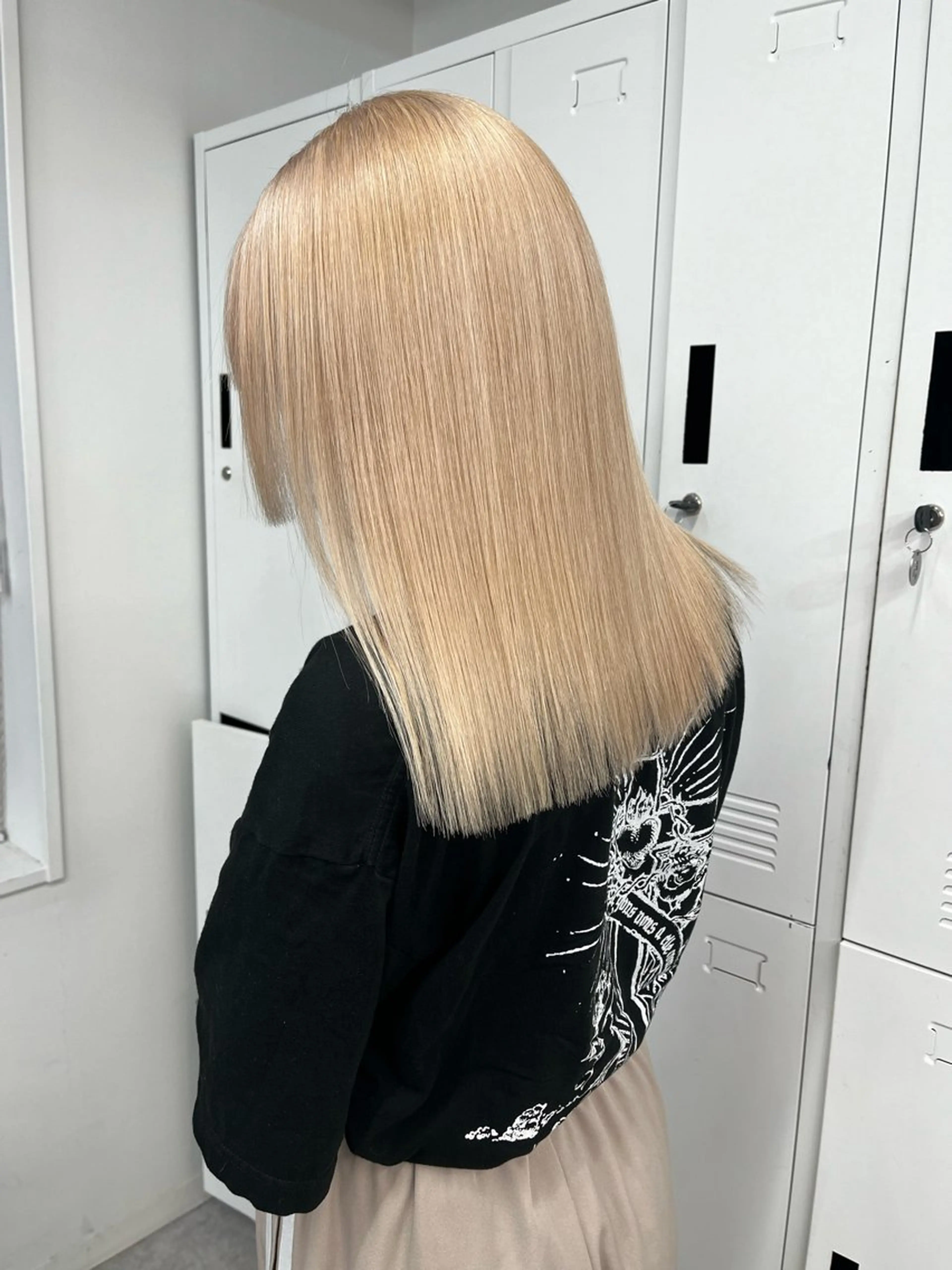 セミロング カラー ヘアカラー ハイトーン/ブリーチ 🎀/𝑵𝒐𝒆のヘアスタイル