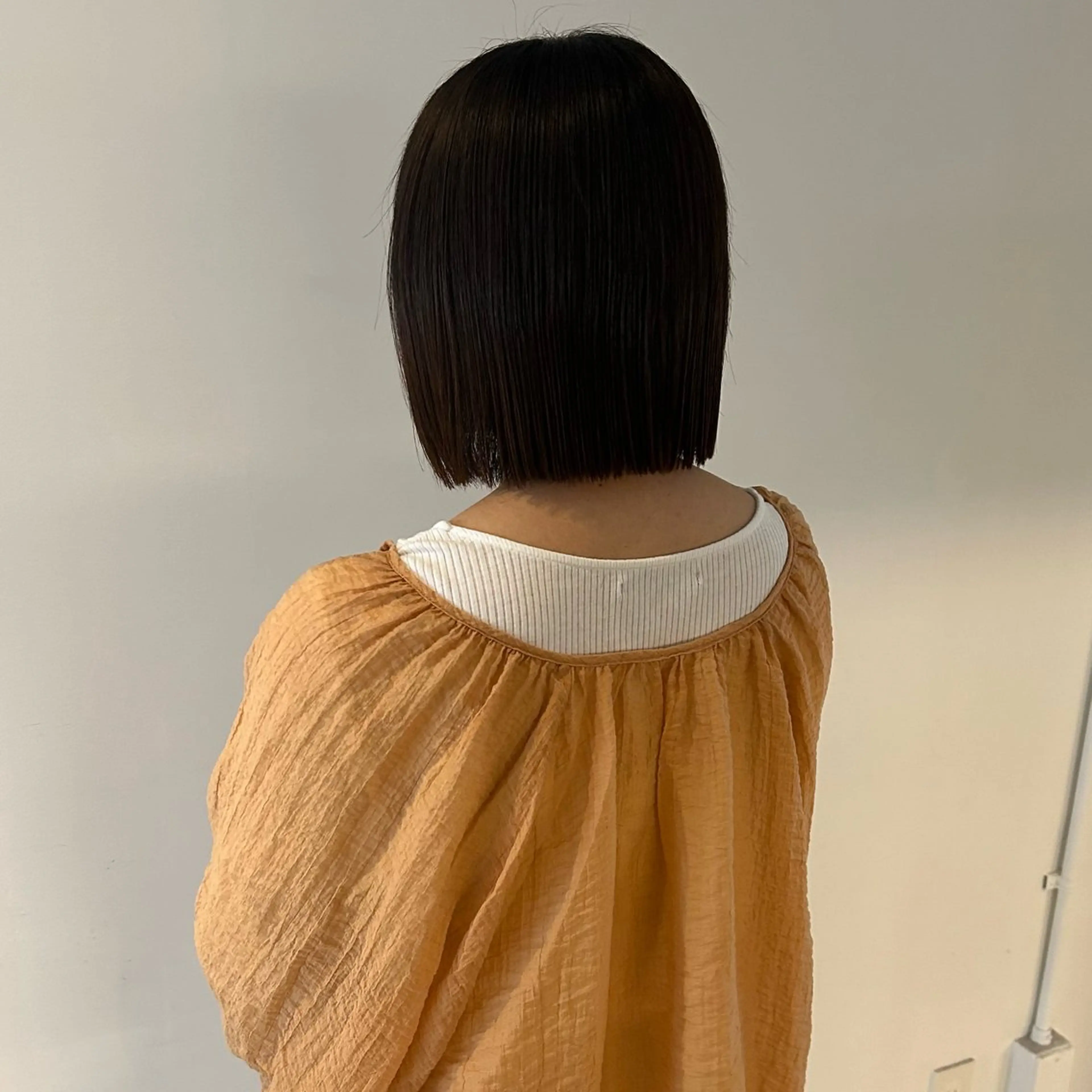ショート カラー ブリーチ ケアブリーチ 透明感カラー ダブルカラー ブリーチなしカラー nonoka オリーブ/グレージュのヘアスタイル