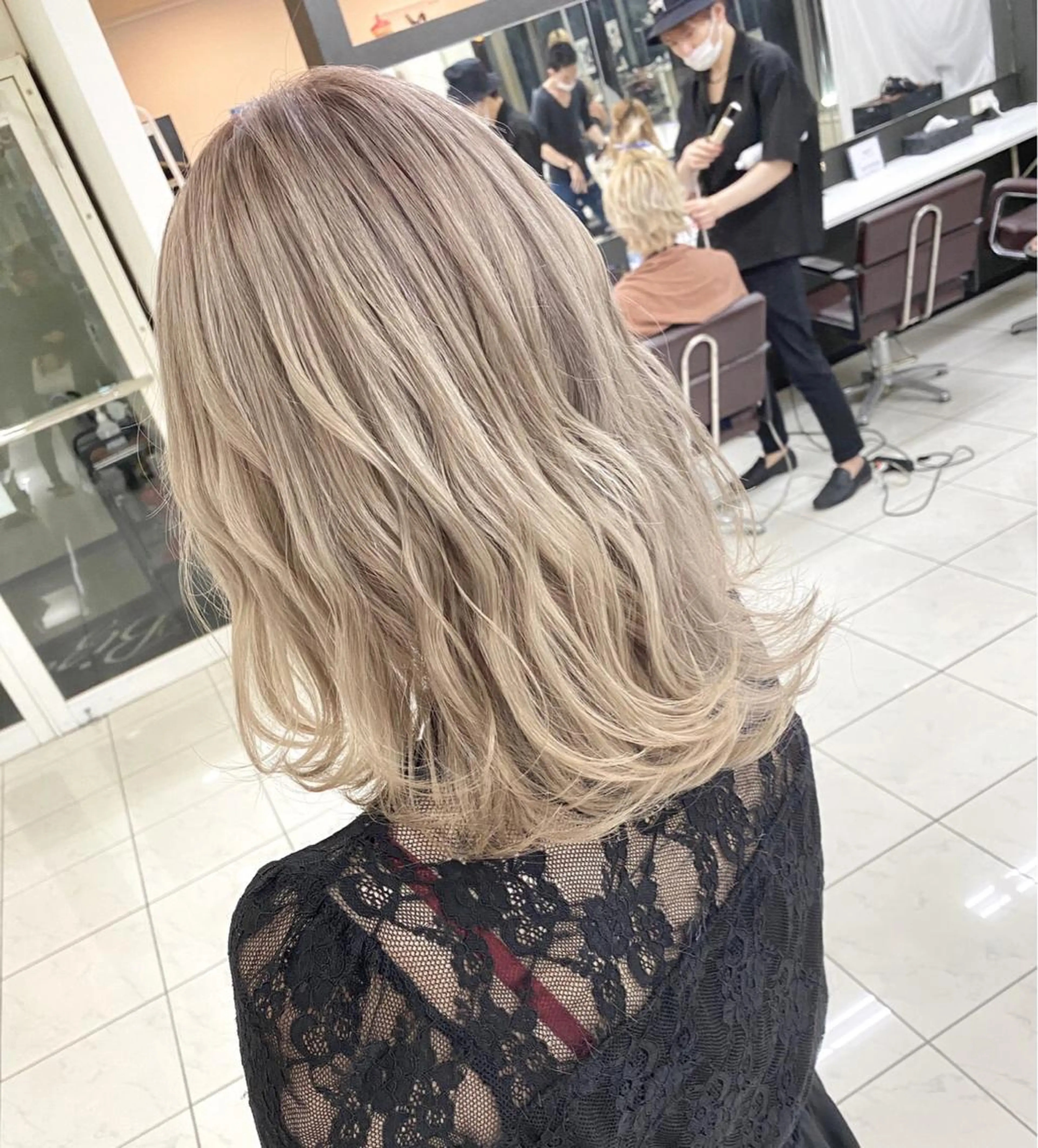 ミディアム カラー 有人/バレイヤージュ /シャドールーツのヘアスタイル