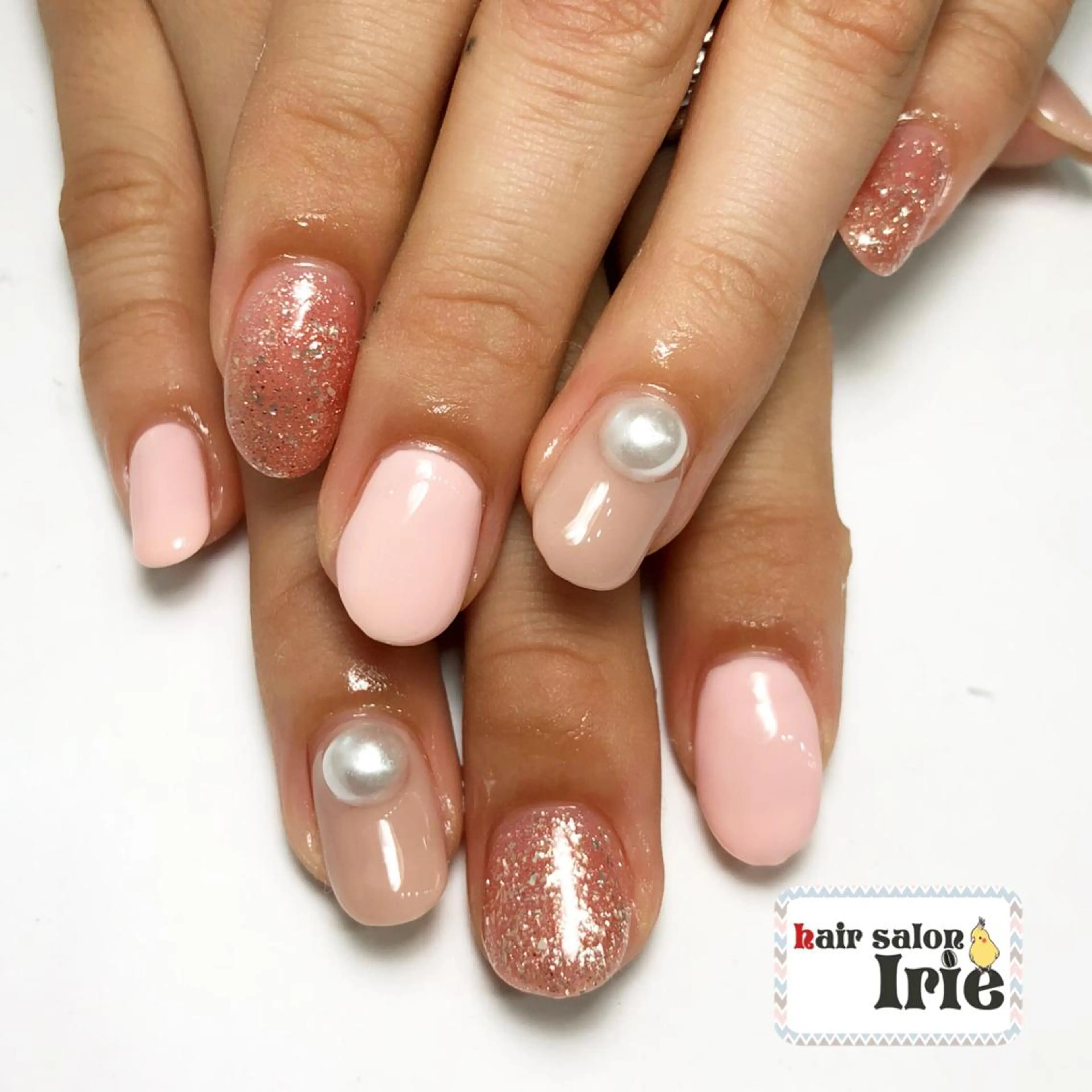 ネイル ストーンネイル ハンドネイル ハンドケア Hair salon Irie所属・與儀 知佳のネイルデザイン