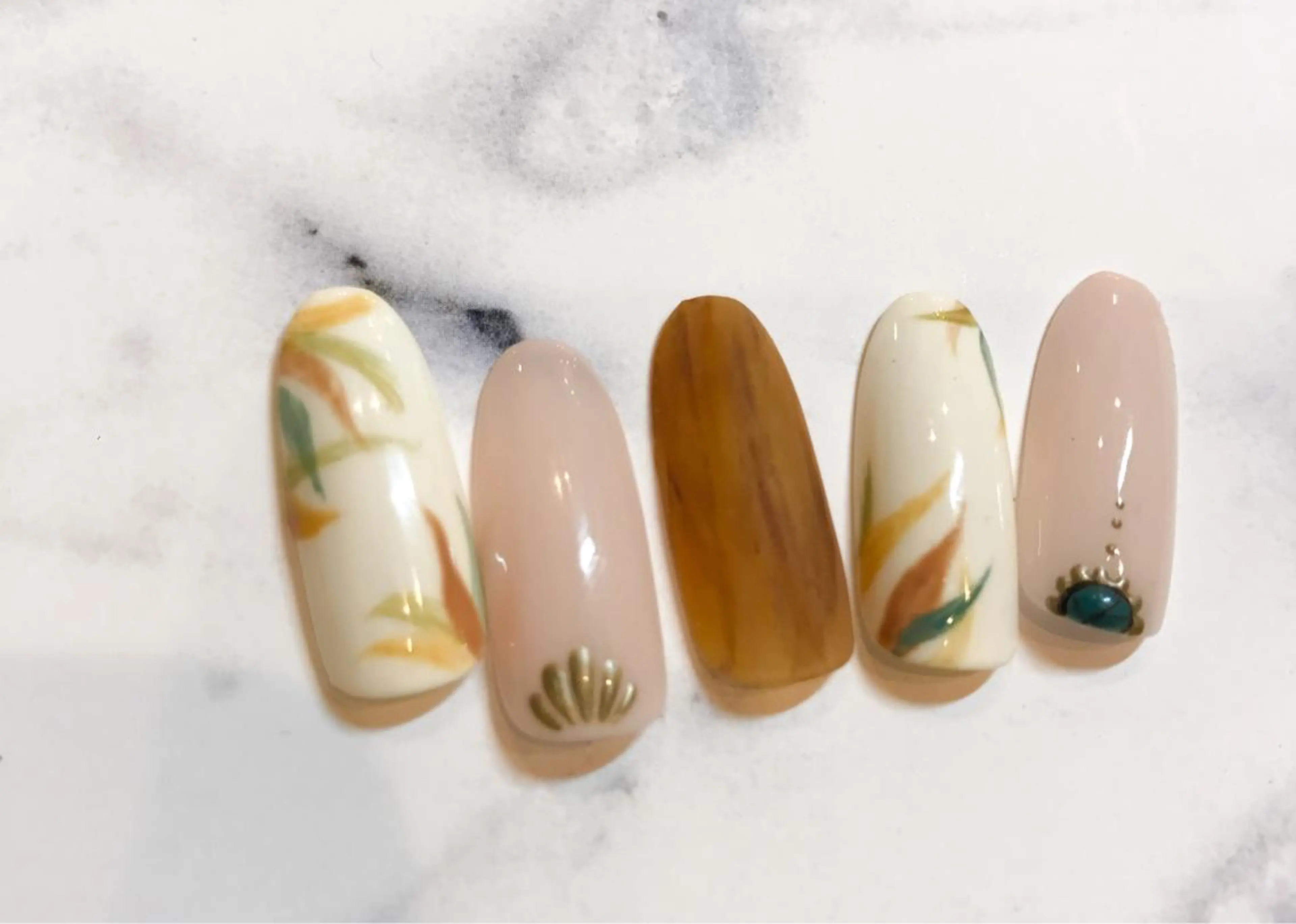 ネイル 林 里美のヘアスタイル