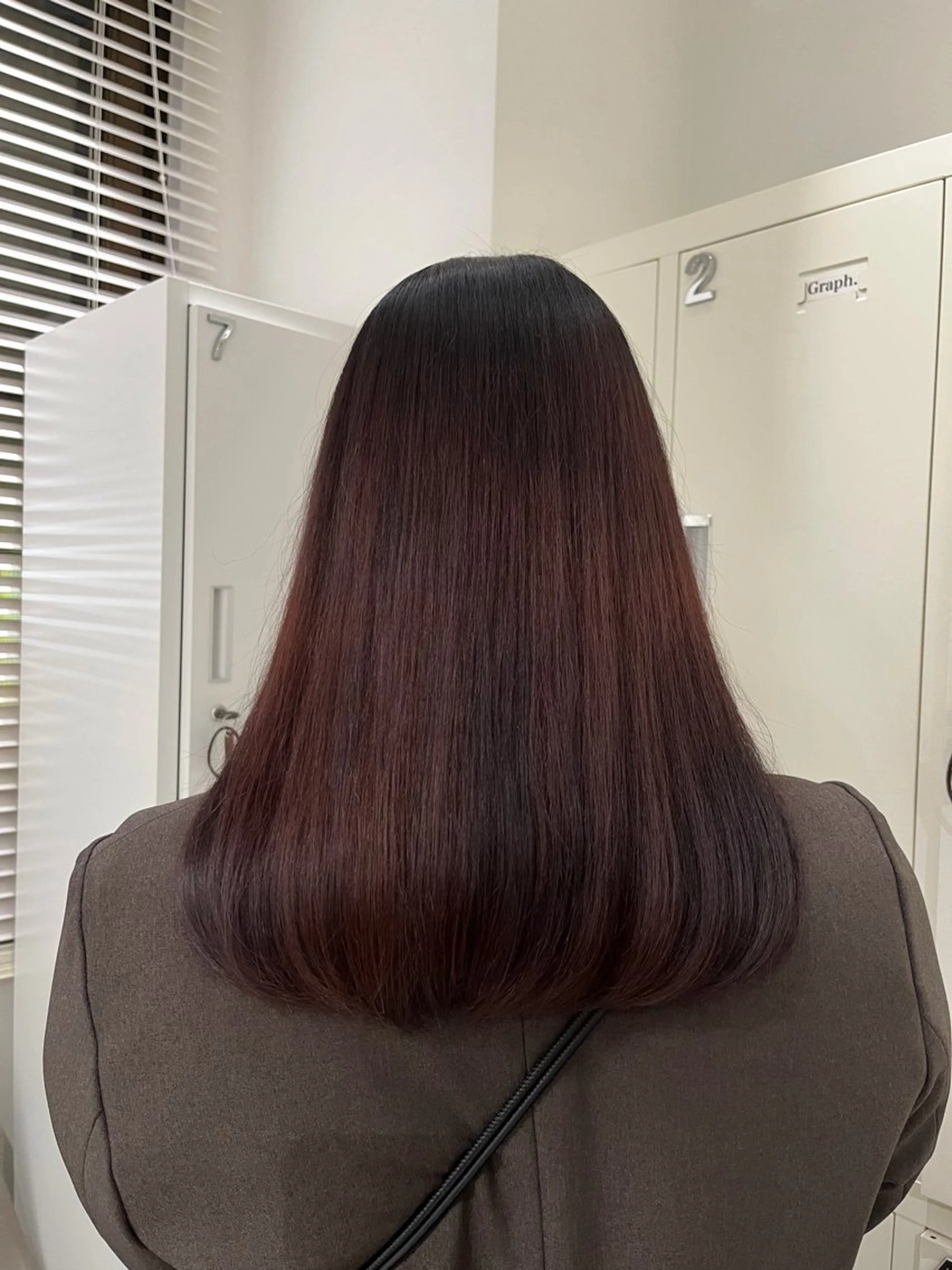 ミディアム カラー 原口 桃歌のヘアスタイル