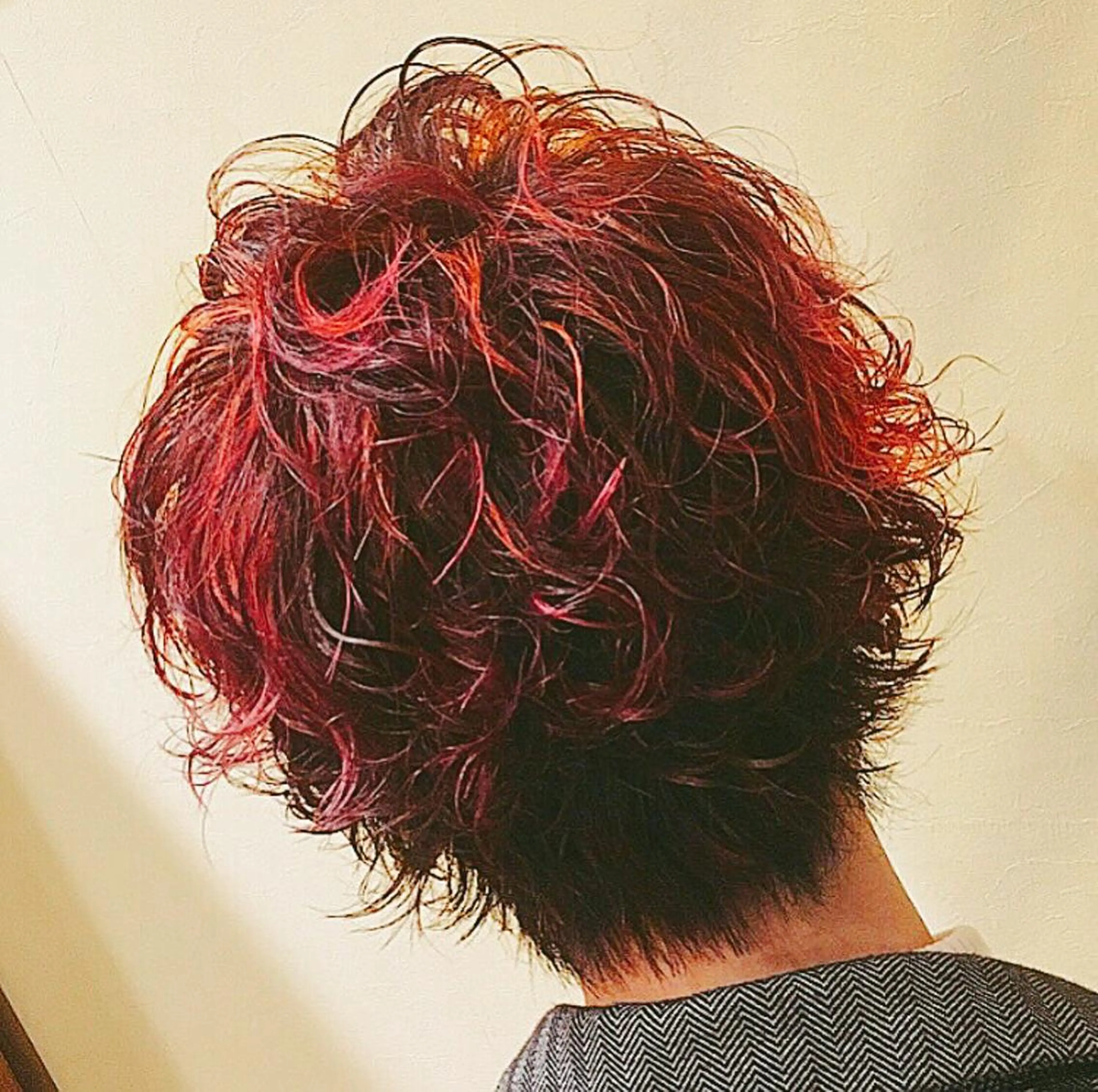 ショート カラー パーマ ダブルカラー レッドカラー ショートヘア ＵＨＡＩＲ香久山店所属・小酒井 智洋のヘアスタイル