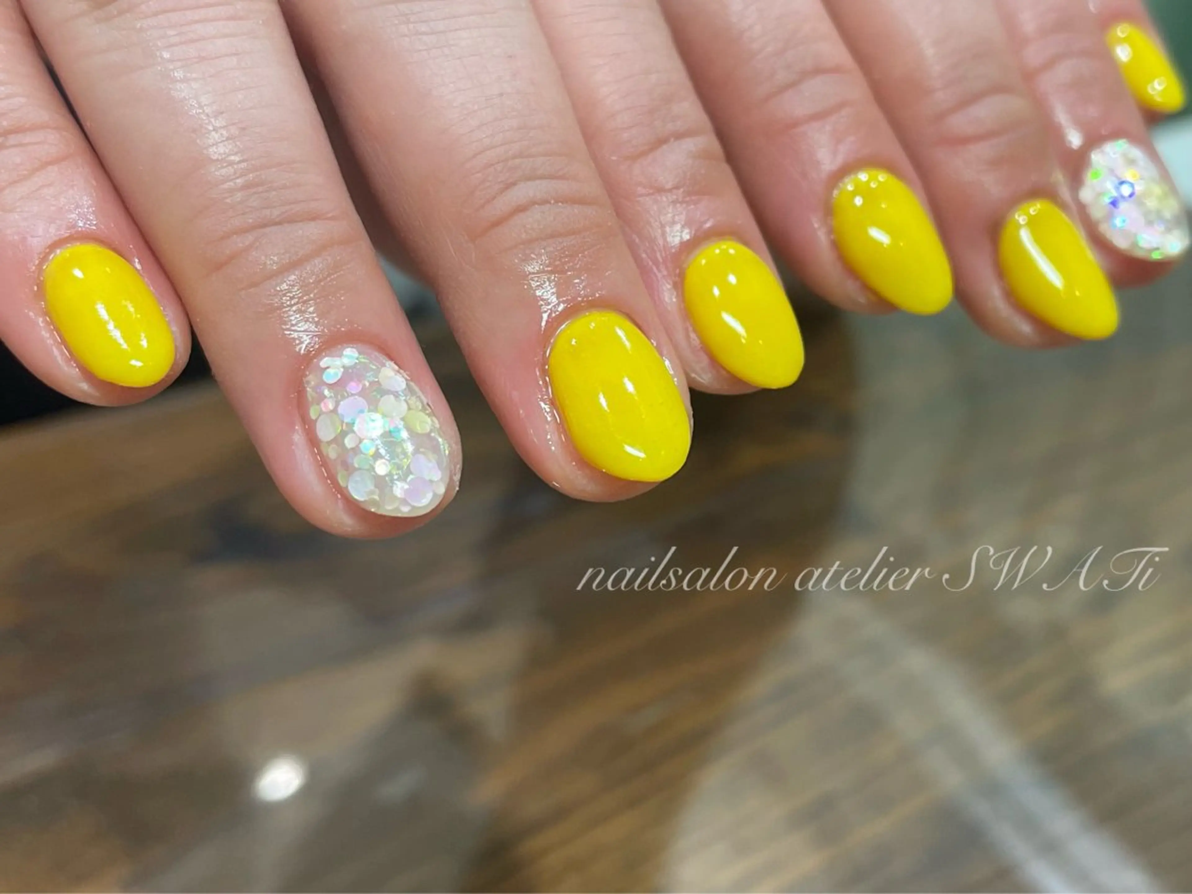 ネイル ホログラムネイル ハンドネイル ヘアーサロン大野所属・nailsalon SWATiのネイルデザイン
