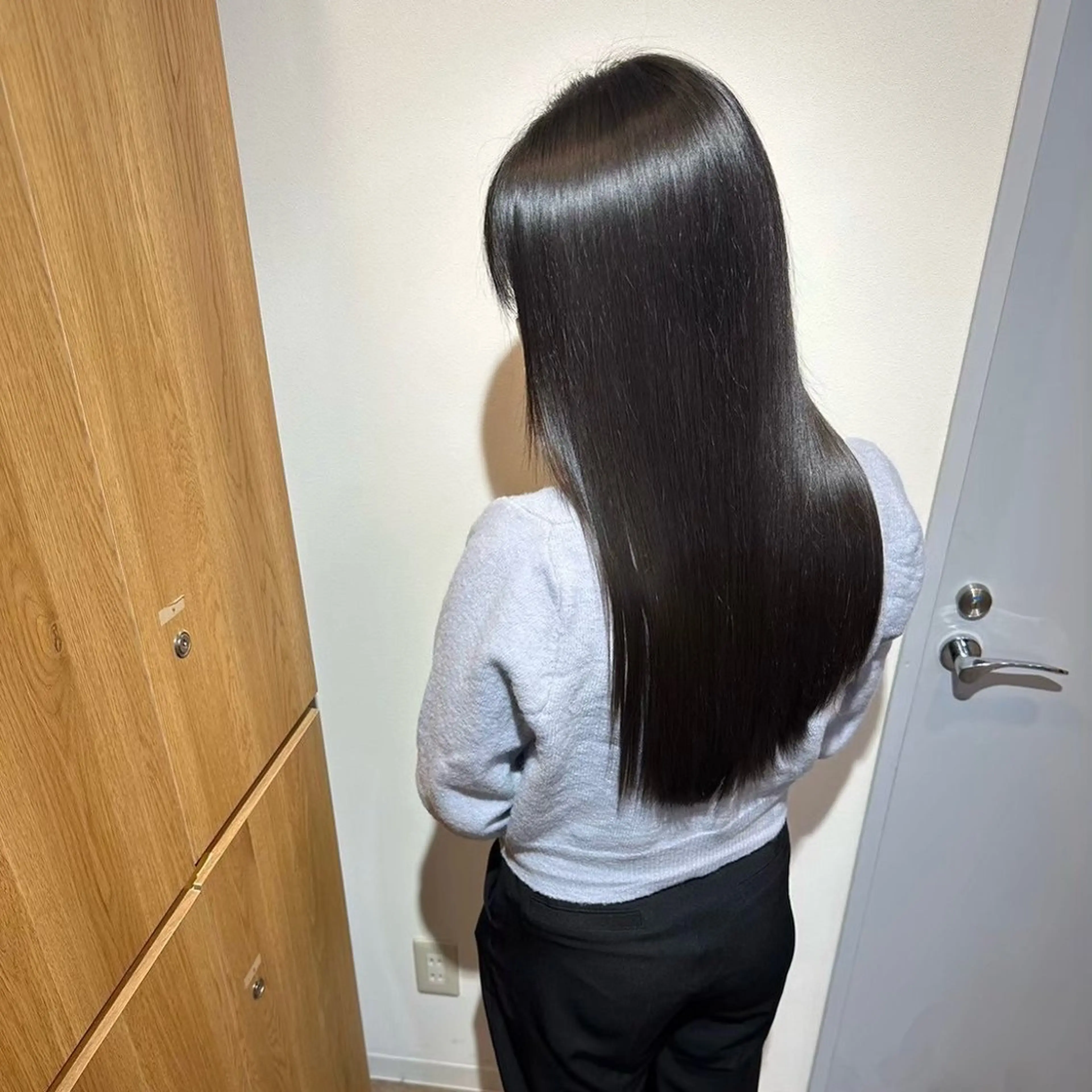 ロング 岡田 佳子のヘアスタイル