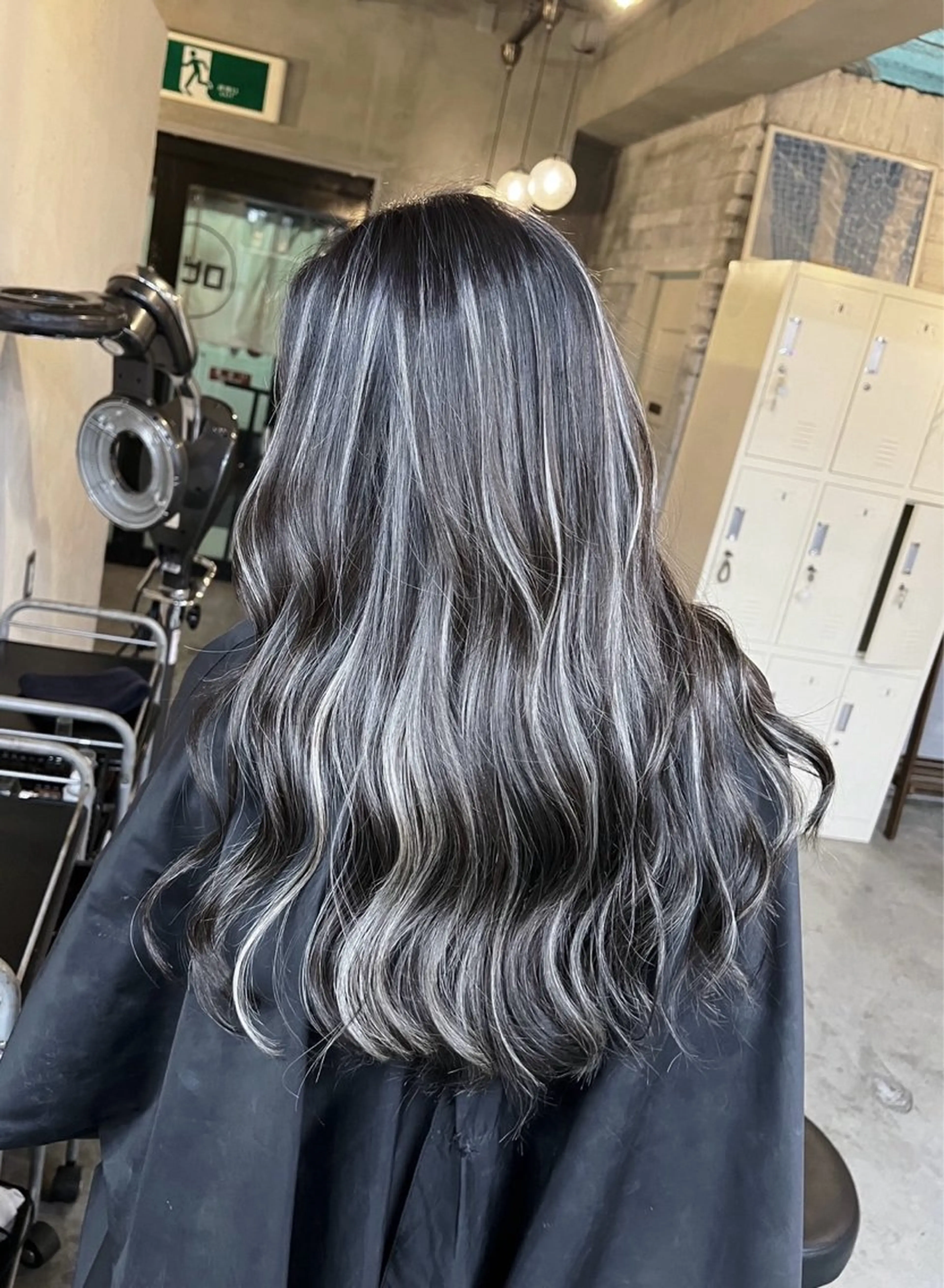 ロング カラー ダークグレー ダークグレージュ グレージュ ハイライトカラー ハイライト ヘアカラー トリートメント ROBIN所属・指名数No.1 /NAOYAのヘアスタイル