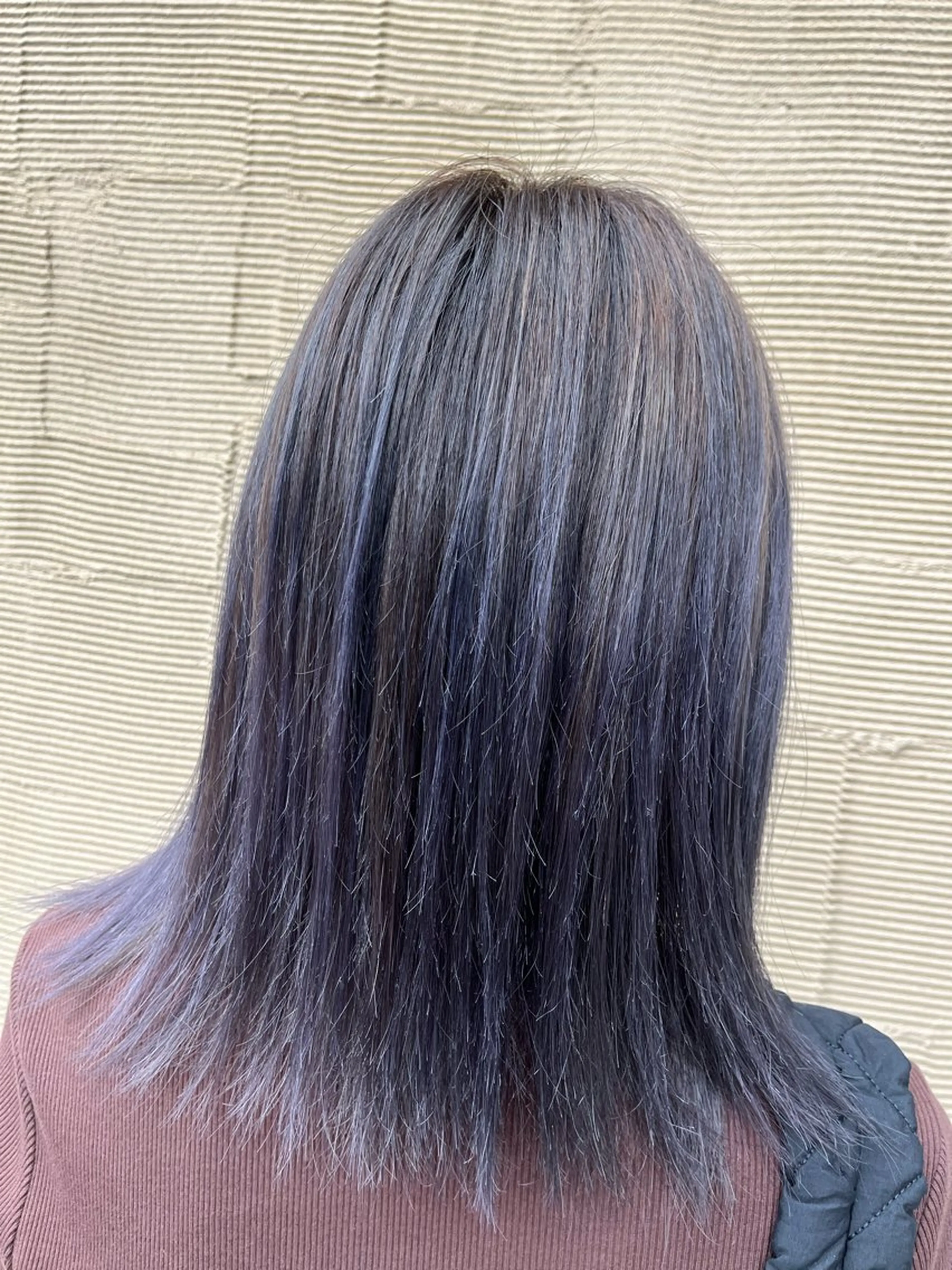 セミロング カラー 黒髪 ブルーカラー ブルーパープル ラベンダーカラー パープルカラー ヘアカラー Nani SATOMIのヘアスタイル