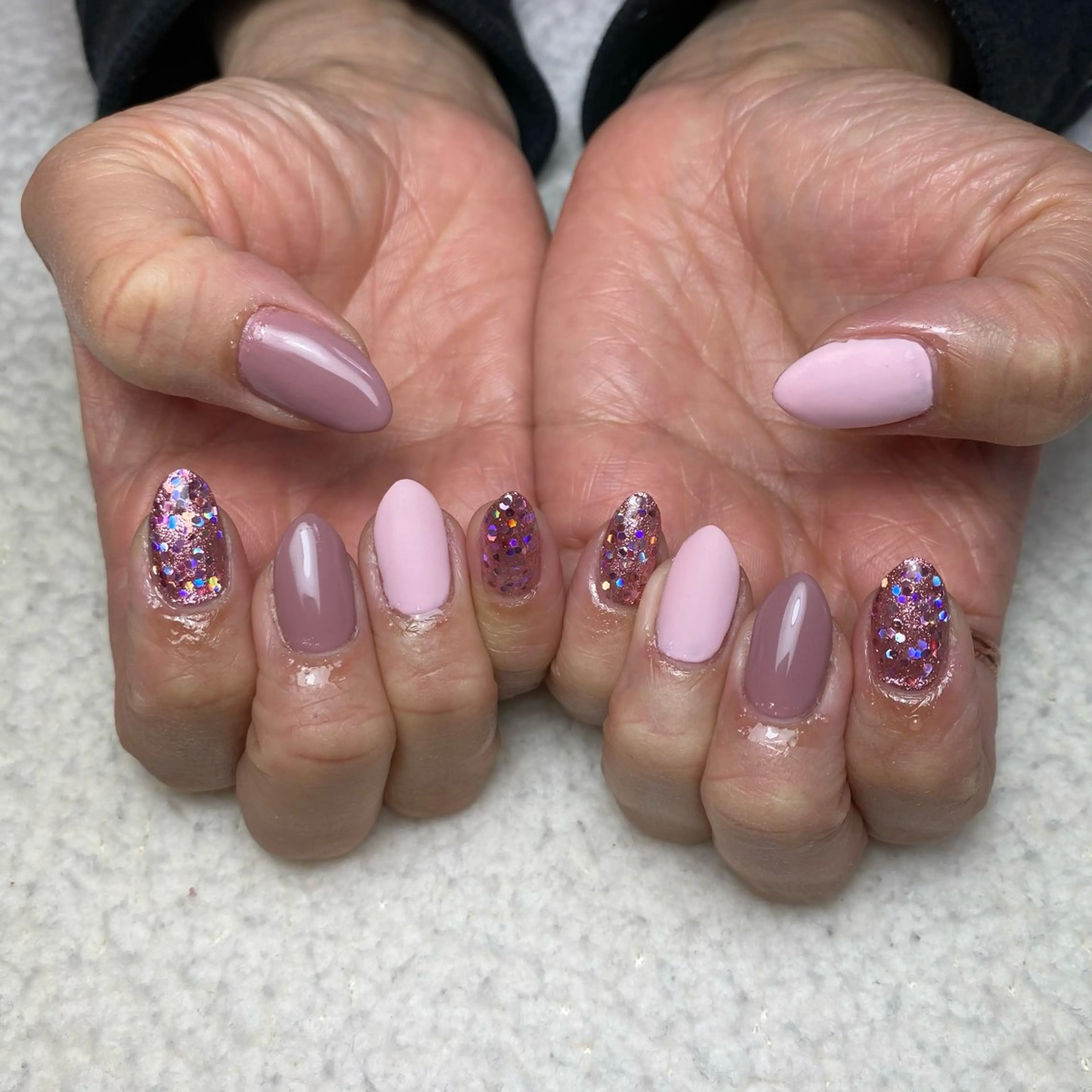 ネイル ホログラムネイル マットネイル ピンク ハンドネイル COCO+所属・COCO +のエステ・リラクイメージ