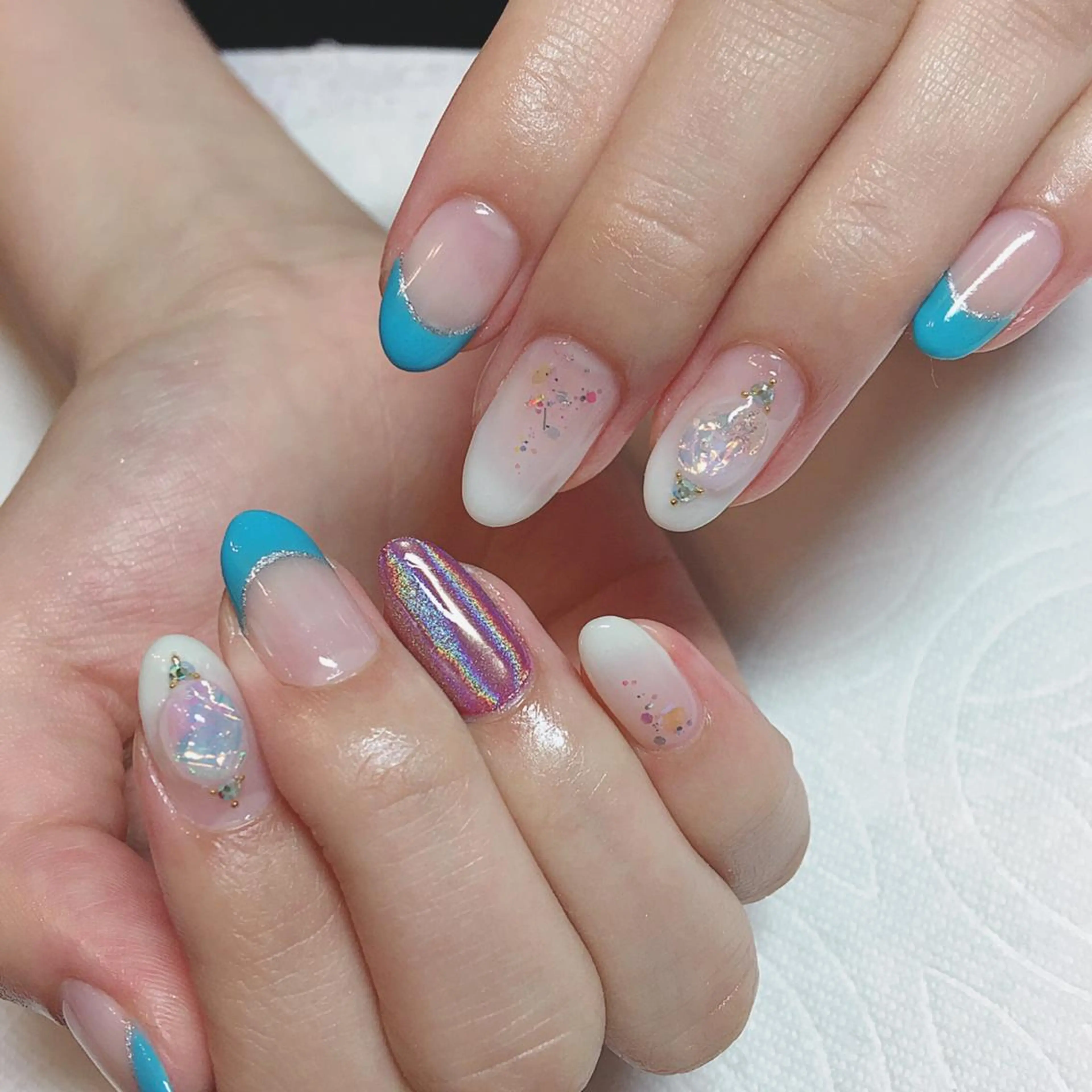 ネイル フレンチネイル グラデーション THECOLORS所属・近貞 莉奈のネイルデザイン