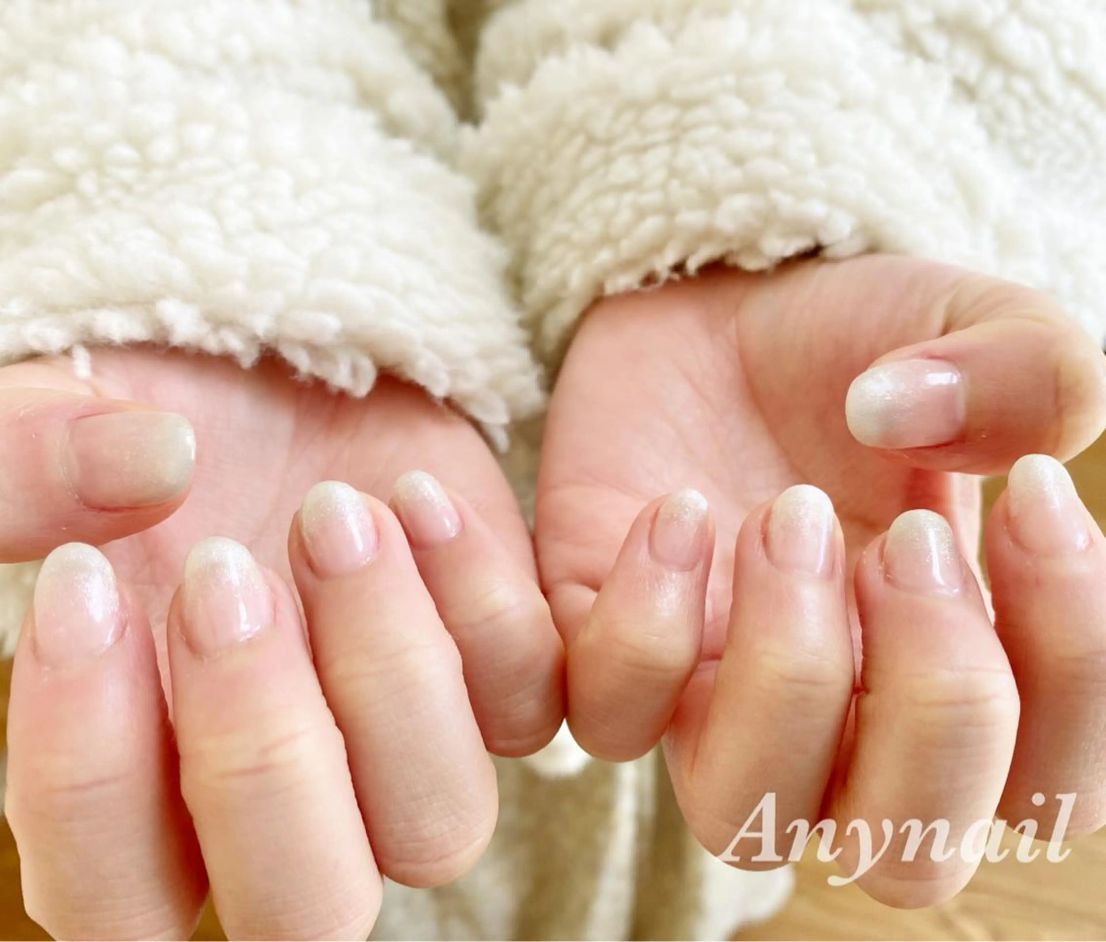 ネイル ブルー グラデーション ラメ(グリッター) ラメグラデーション オフィスネイル ハンドネイル 岩澤 恵子のネイルデザイン