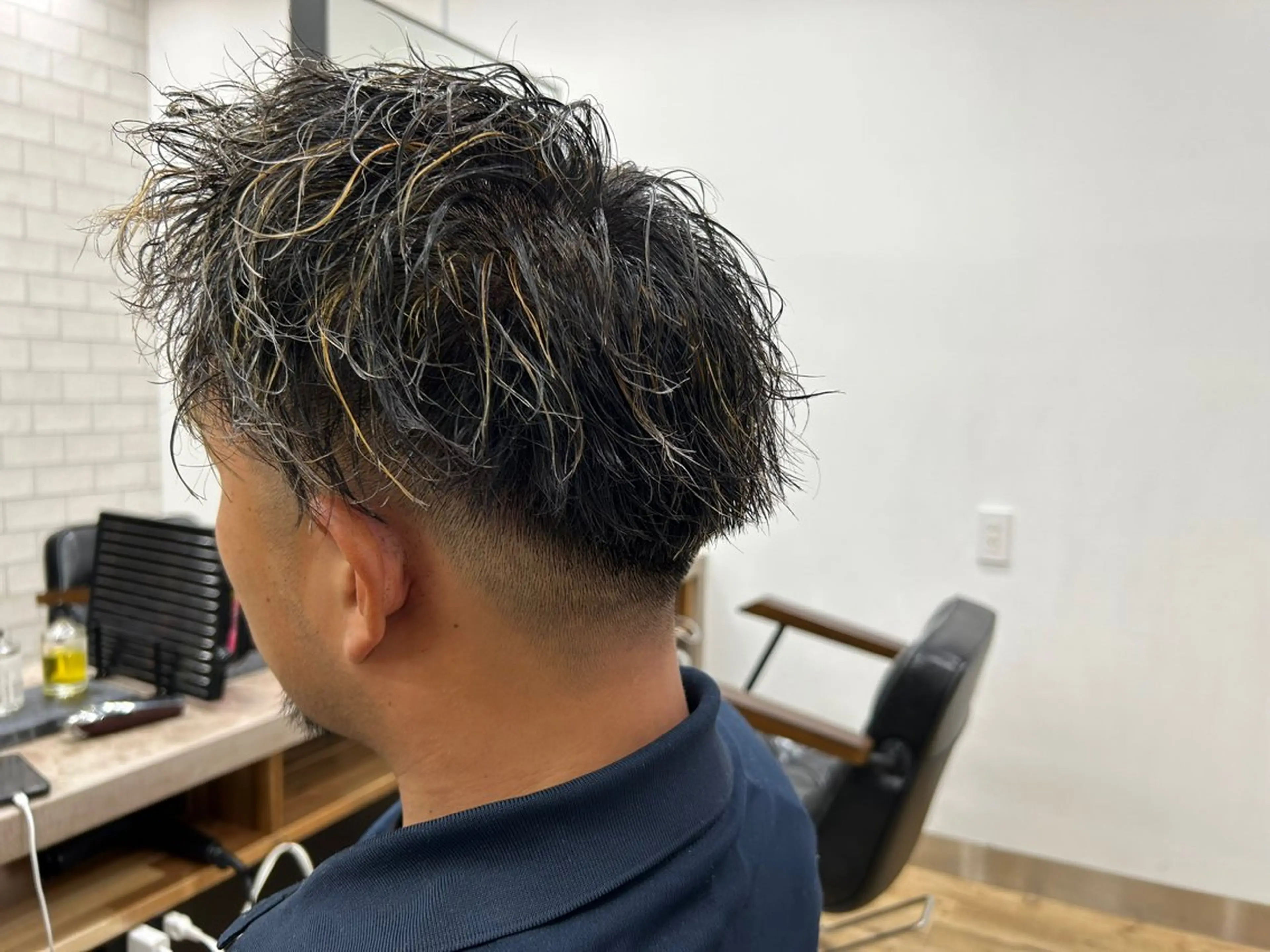 カラー パーマ メンズ フェードカット メンズハイライト ハイライトカラー DISCOHAIR 海老名店池田真聖のヘアスタイル