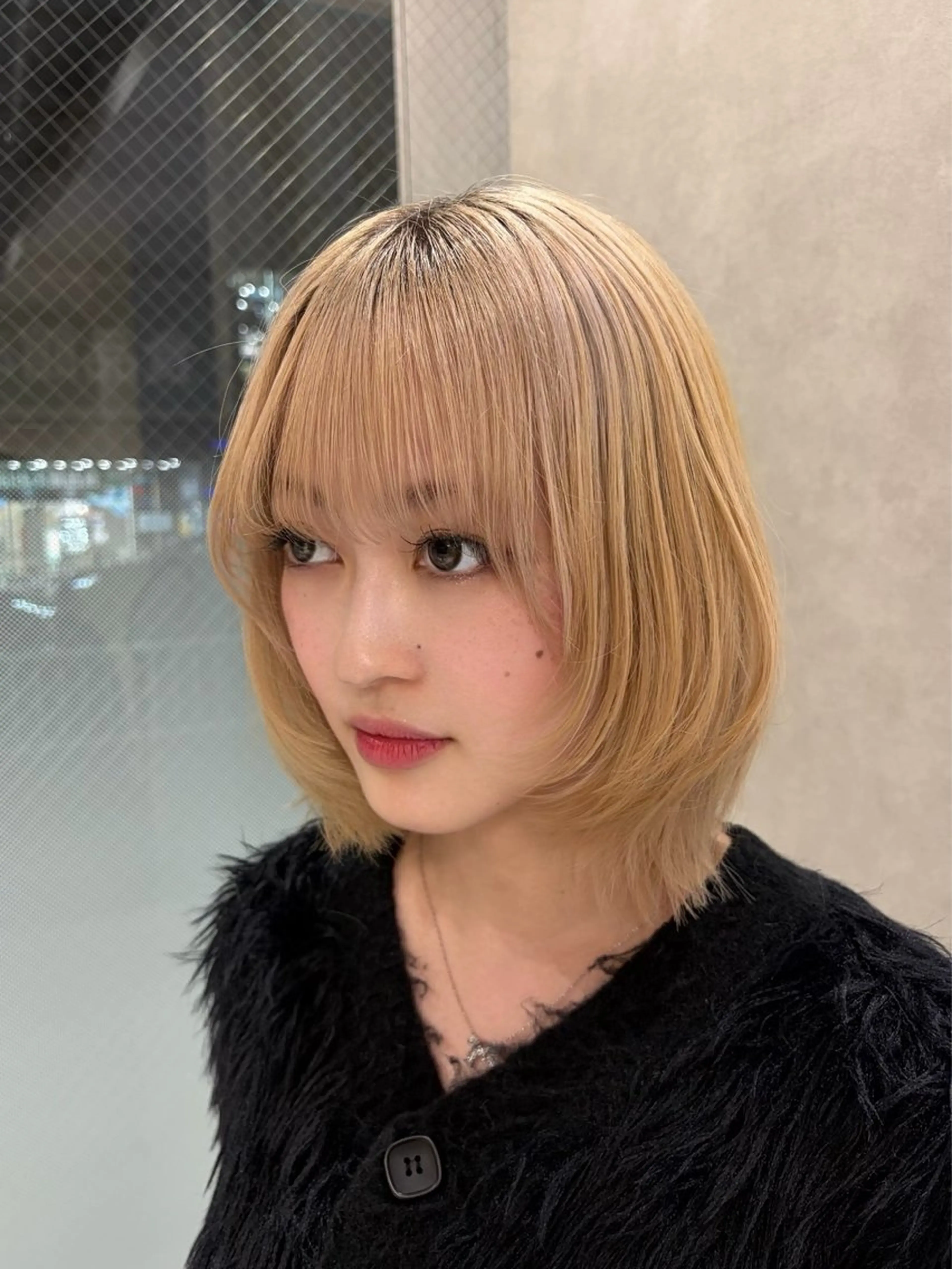 ミディアム カット トリートメント 小顔レイヤー/明るめ ベージュ/モモのヘアスタイル