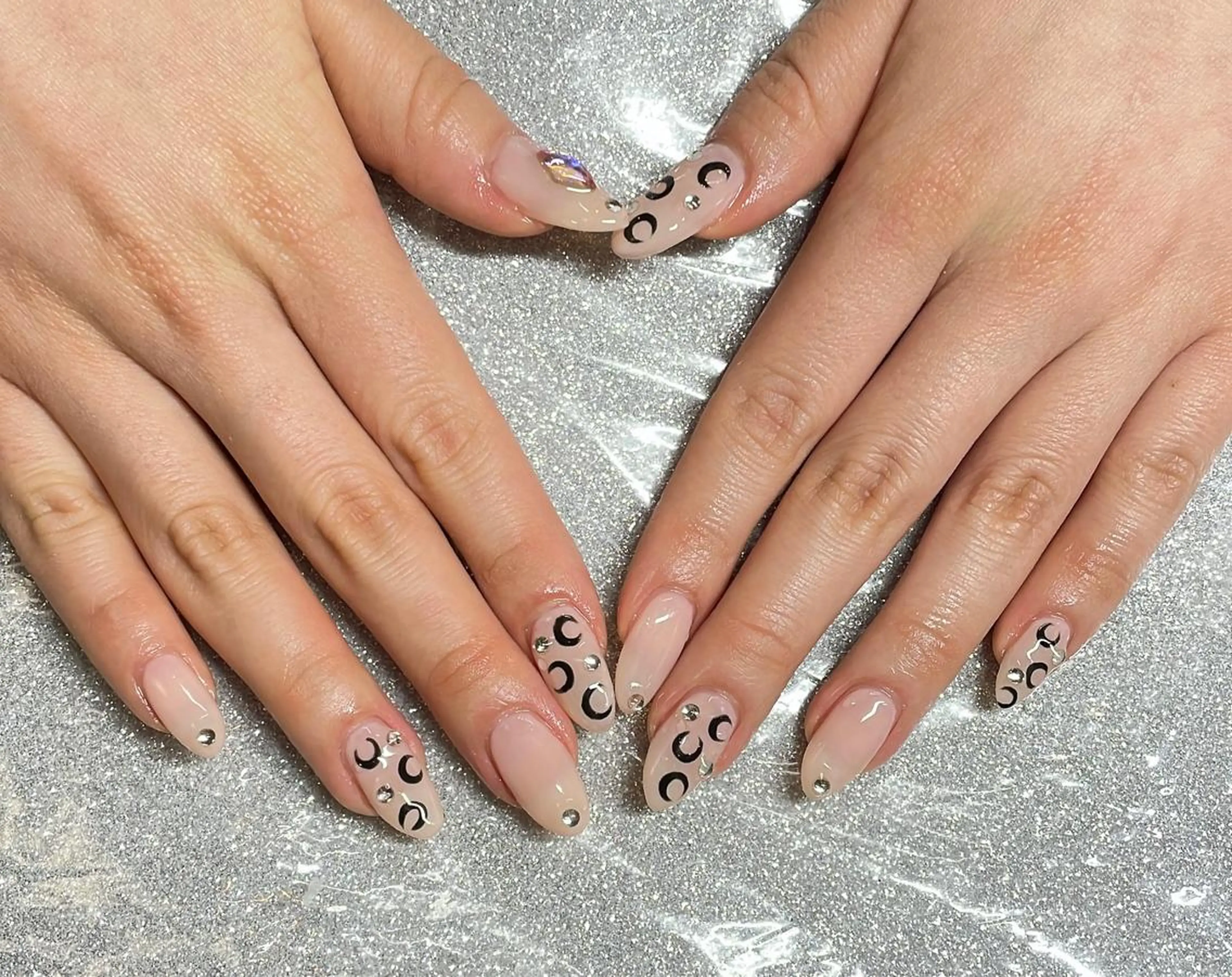 ネイル ハンドネイル VIERU 🌈🎀💖のネイルデザイン