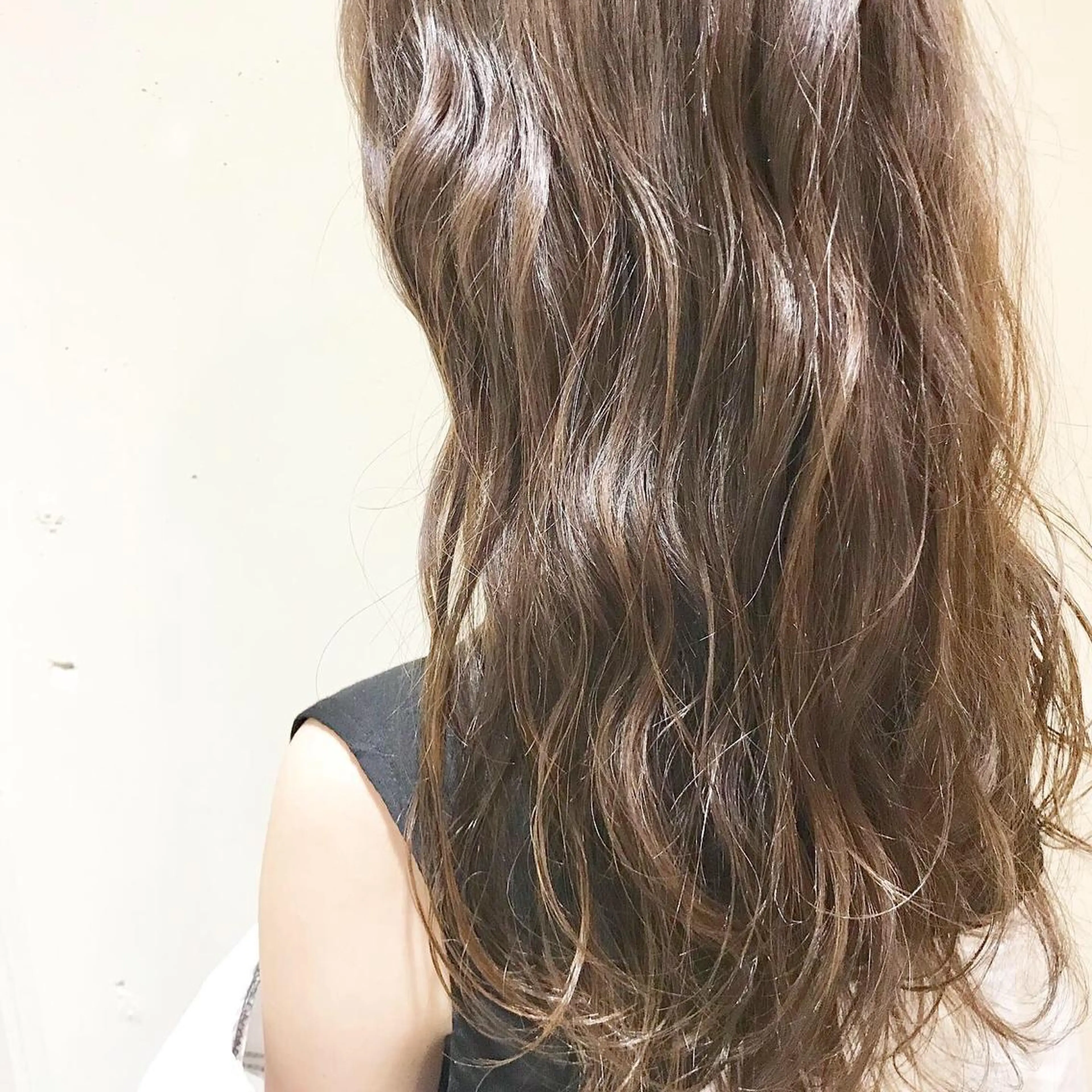 ロング スナコザワ レナのヘアスタイル