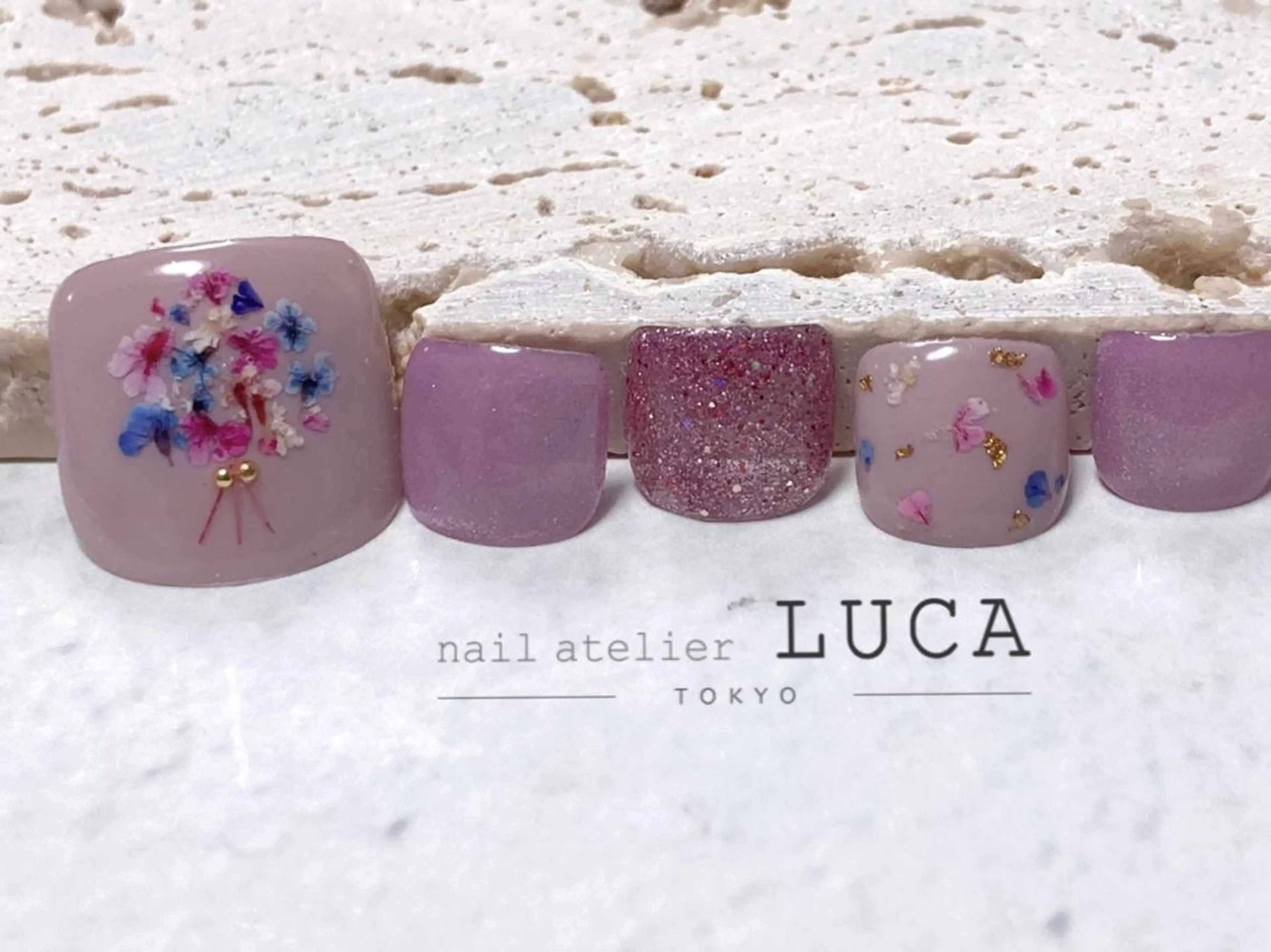 ネイル アートネイル オーロラネイル クリアネイル 長さ出し フットネイル フットネイル ネイルアトリエルカ スタッフのネイルデザイン