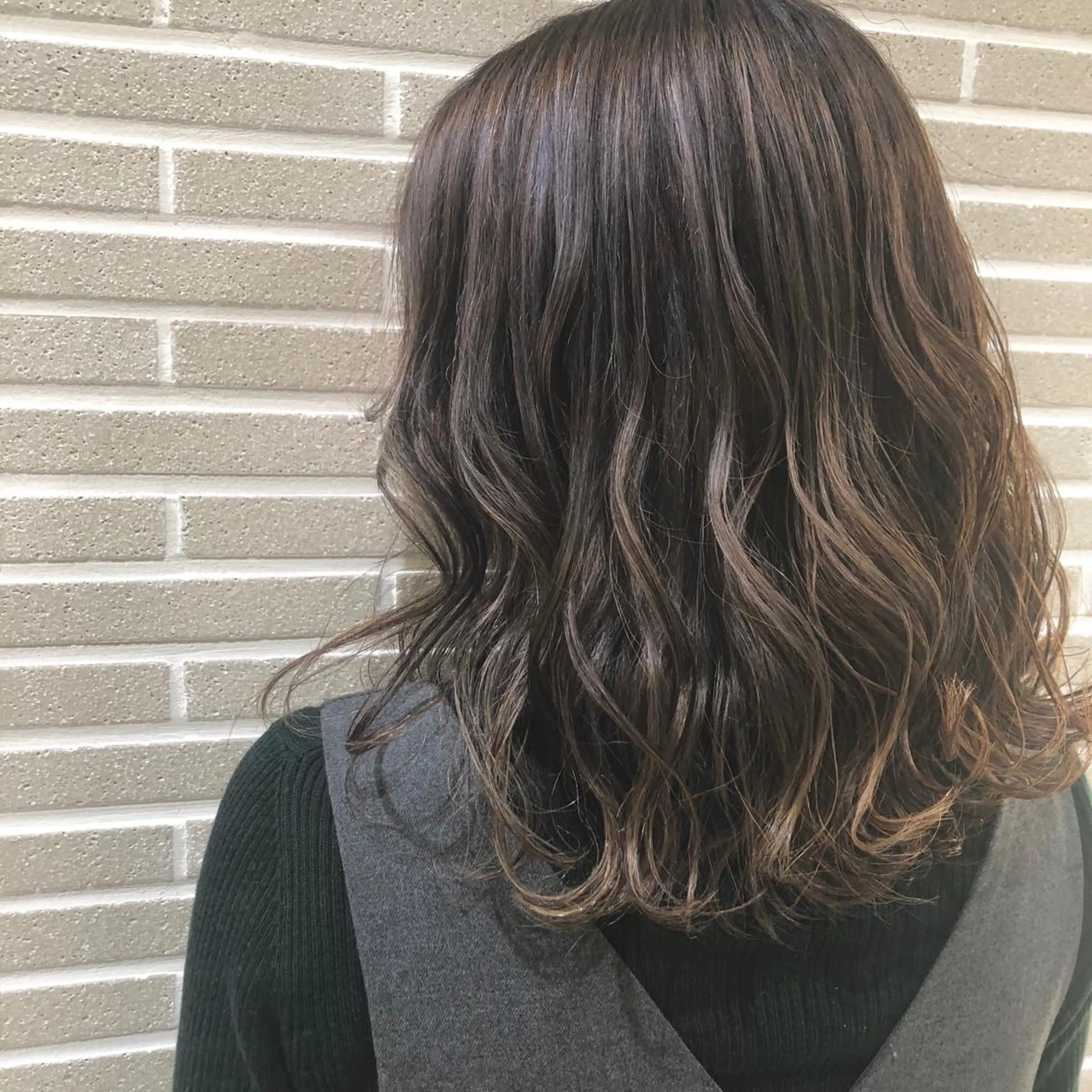 セミロング カラー 植田 菜月のヘアスタイル