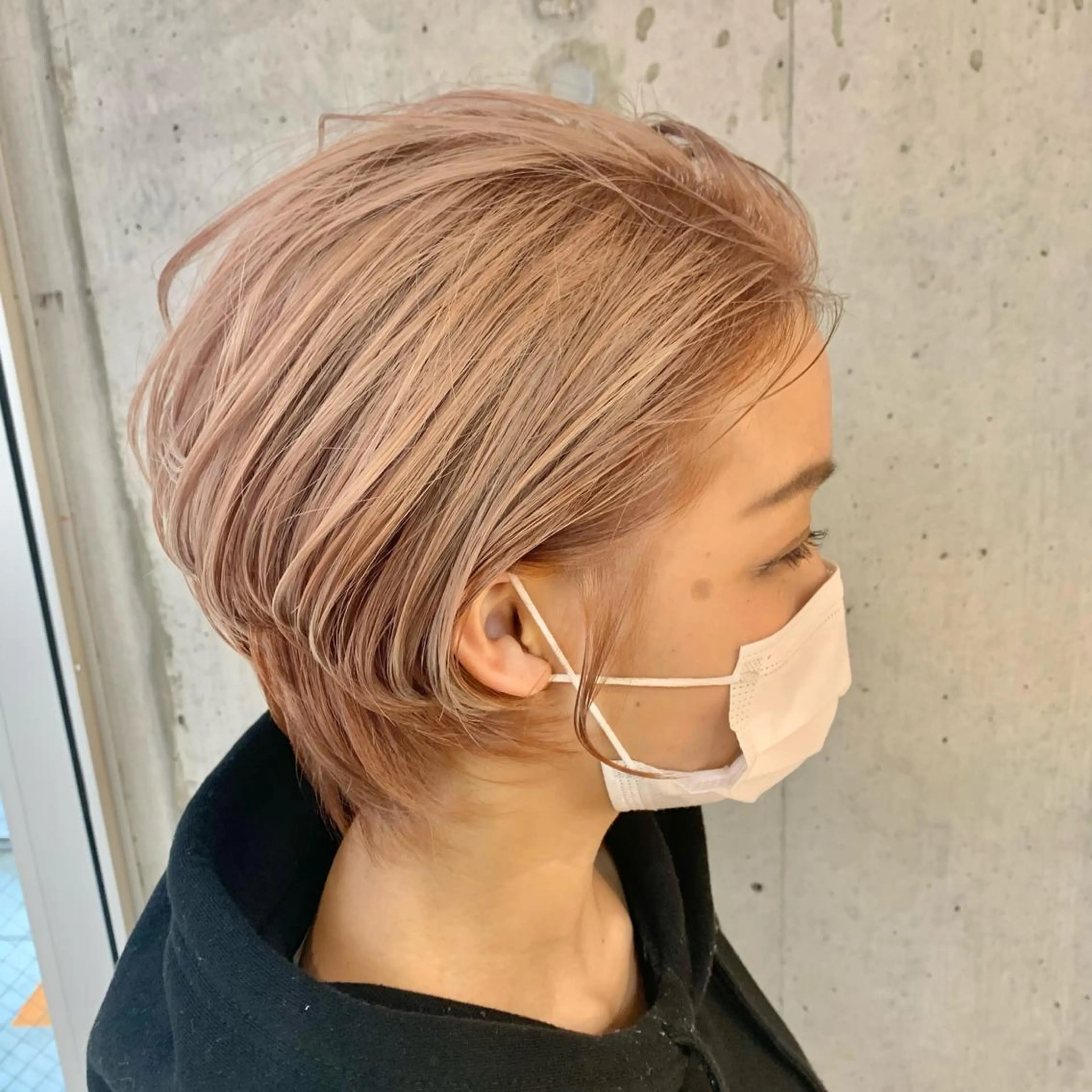 ショート 前下がりボブ ショートボブ ハンサムショート ボブ レイヤーカット カット ヘアカラー hoNua. 栄/透明感カラーのヘアスタイル