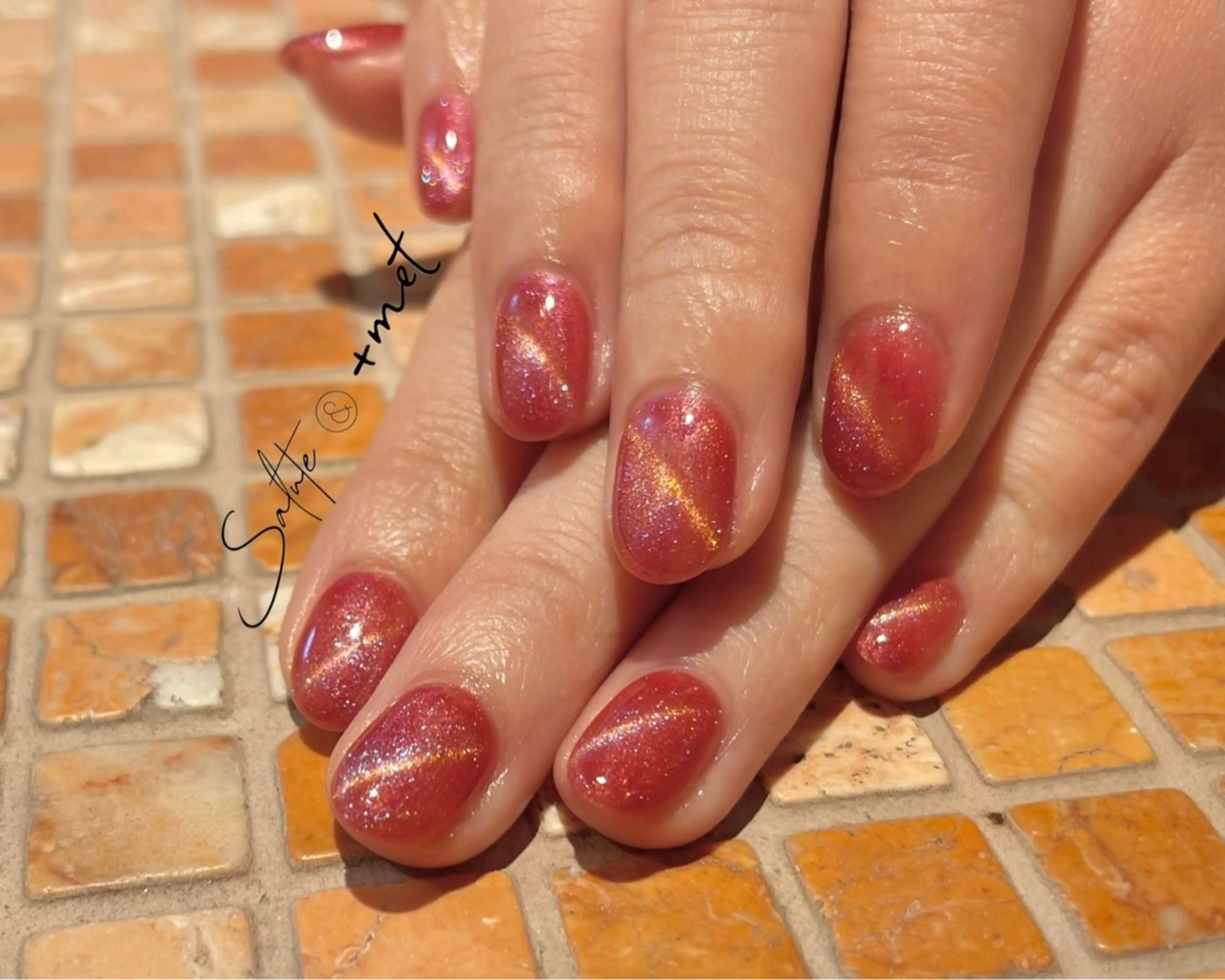 ネイル ブルー ゴールド ラメ(グリッター) マグネットネイル 赤色 ハンドネイル 堀内 美里のネイルデザイン