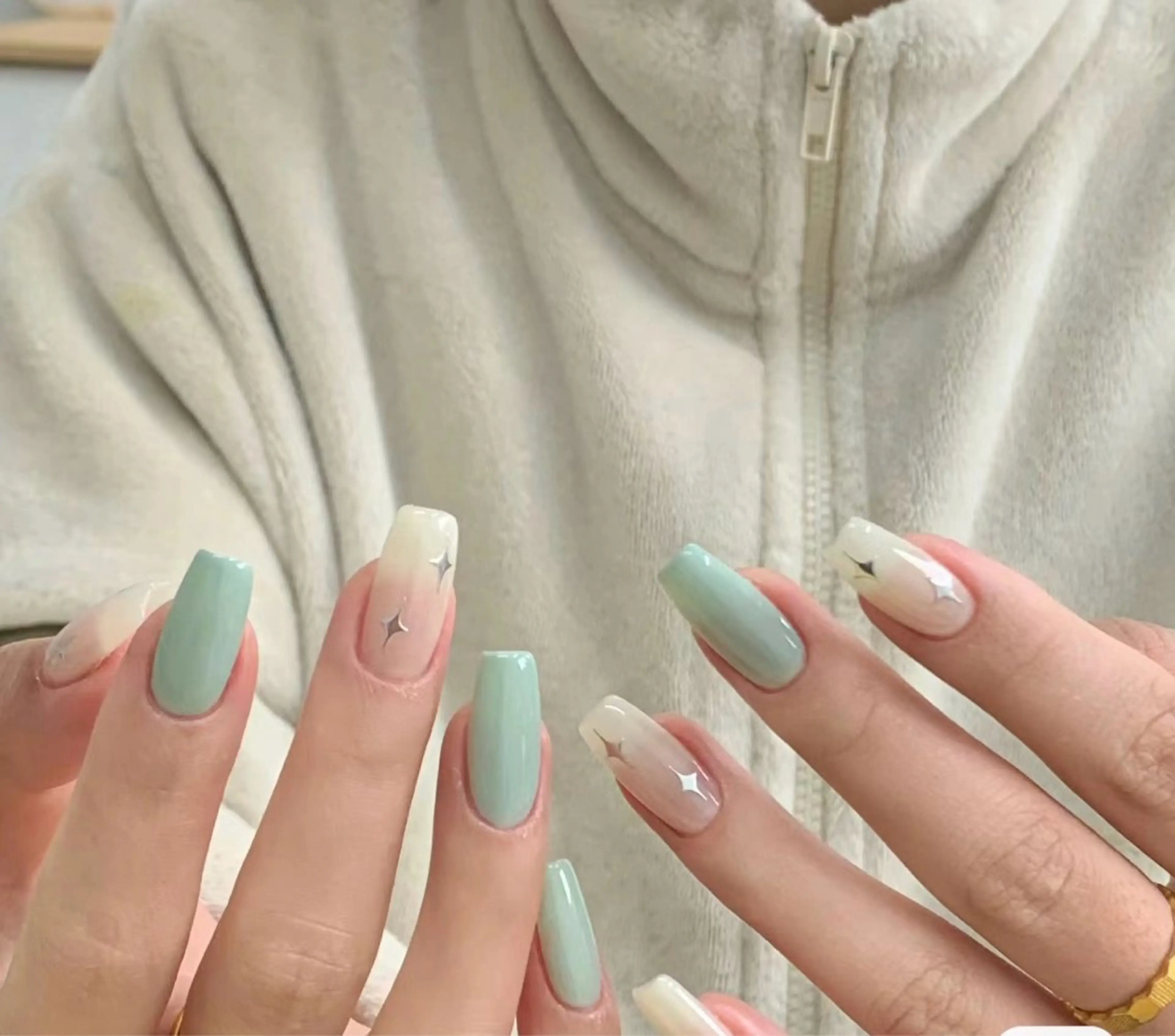 ネイル 長さ出し フットネイル フレンチネイル ジェルネイル ガラスフレンチ ハンドネイル ハンドケア More Glam渋谷店のネイルデザイン