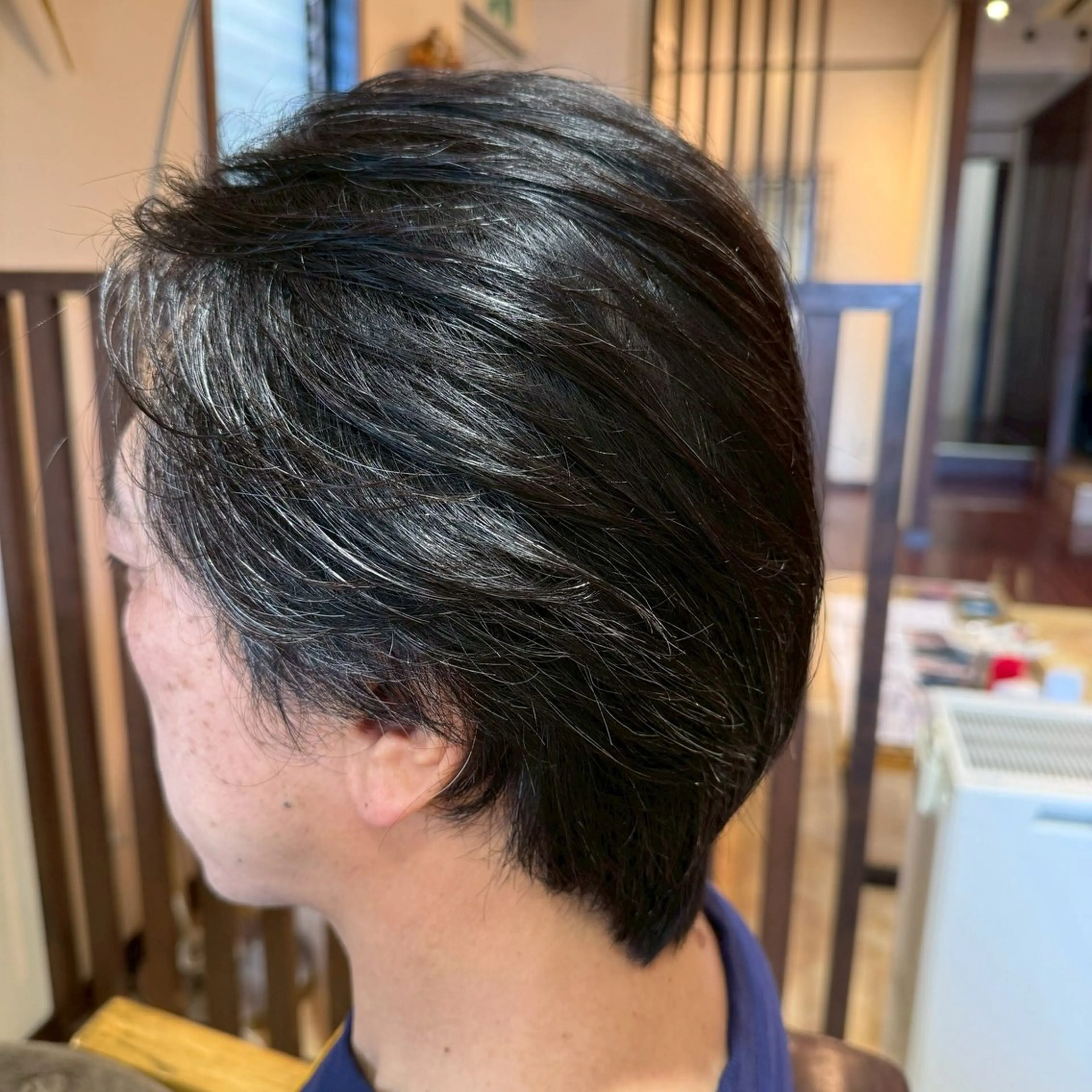 ショート メンズ センターパート 刈り上げ 野崎 桃実のヘアスタイル