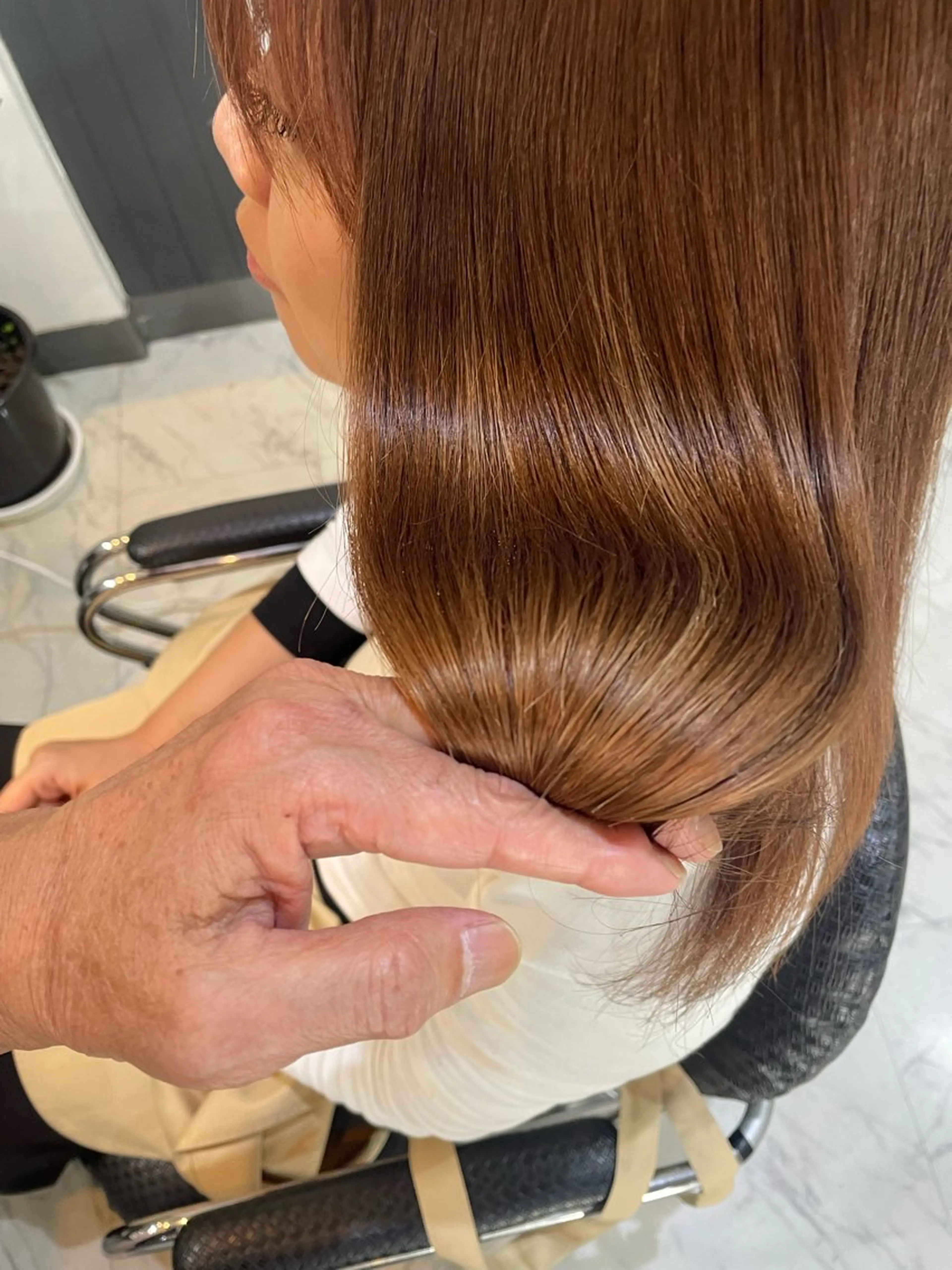 ミディアム 酸性ストレート 野坂 宏之のヘアスタイル