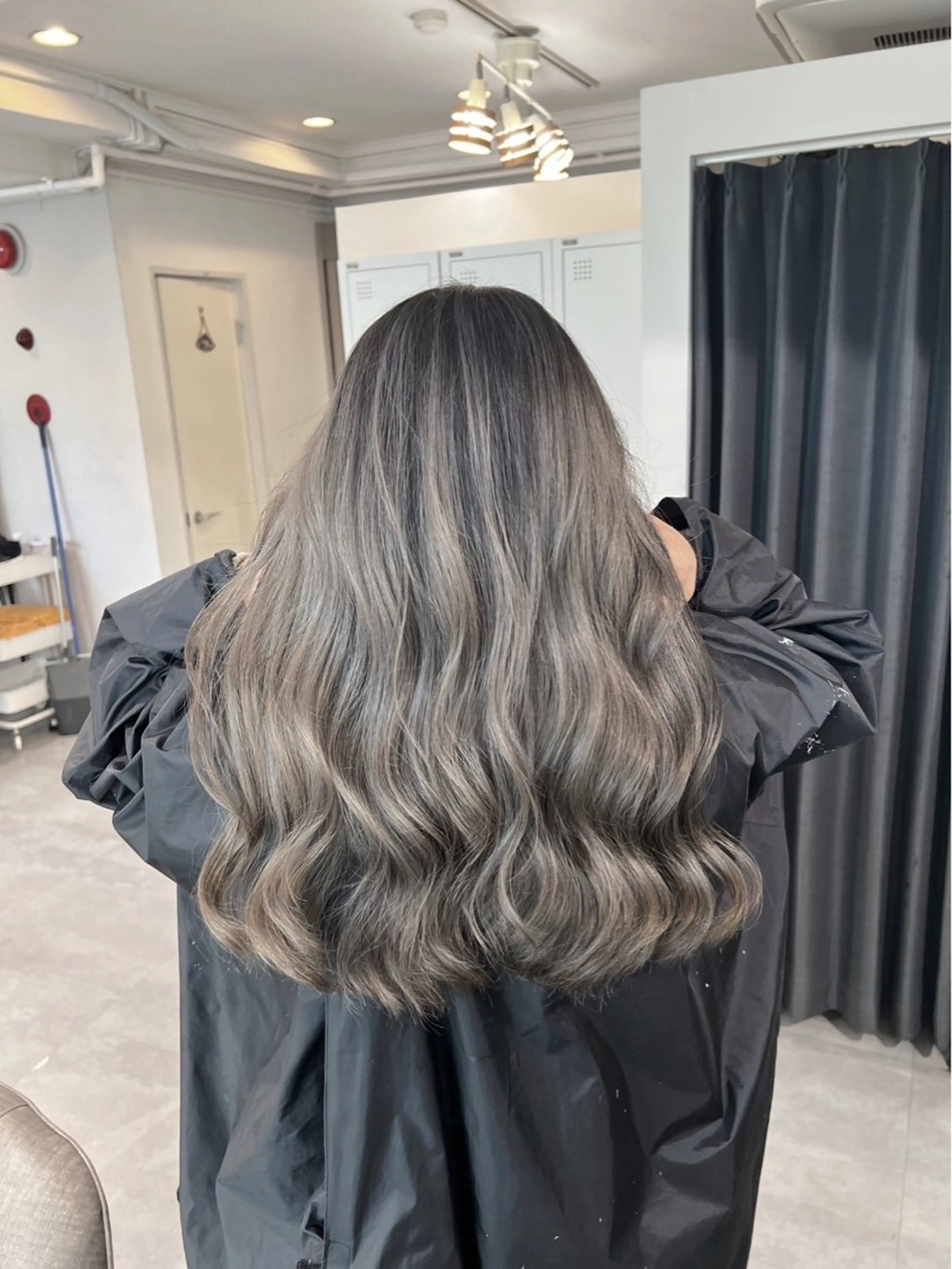 ロング カラー バレイヤージュ グレージュ レイヤーカット ヘアカラー ROBIN所属・指名数No.1 /NAOYAのヘアスタイル