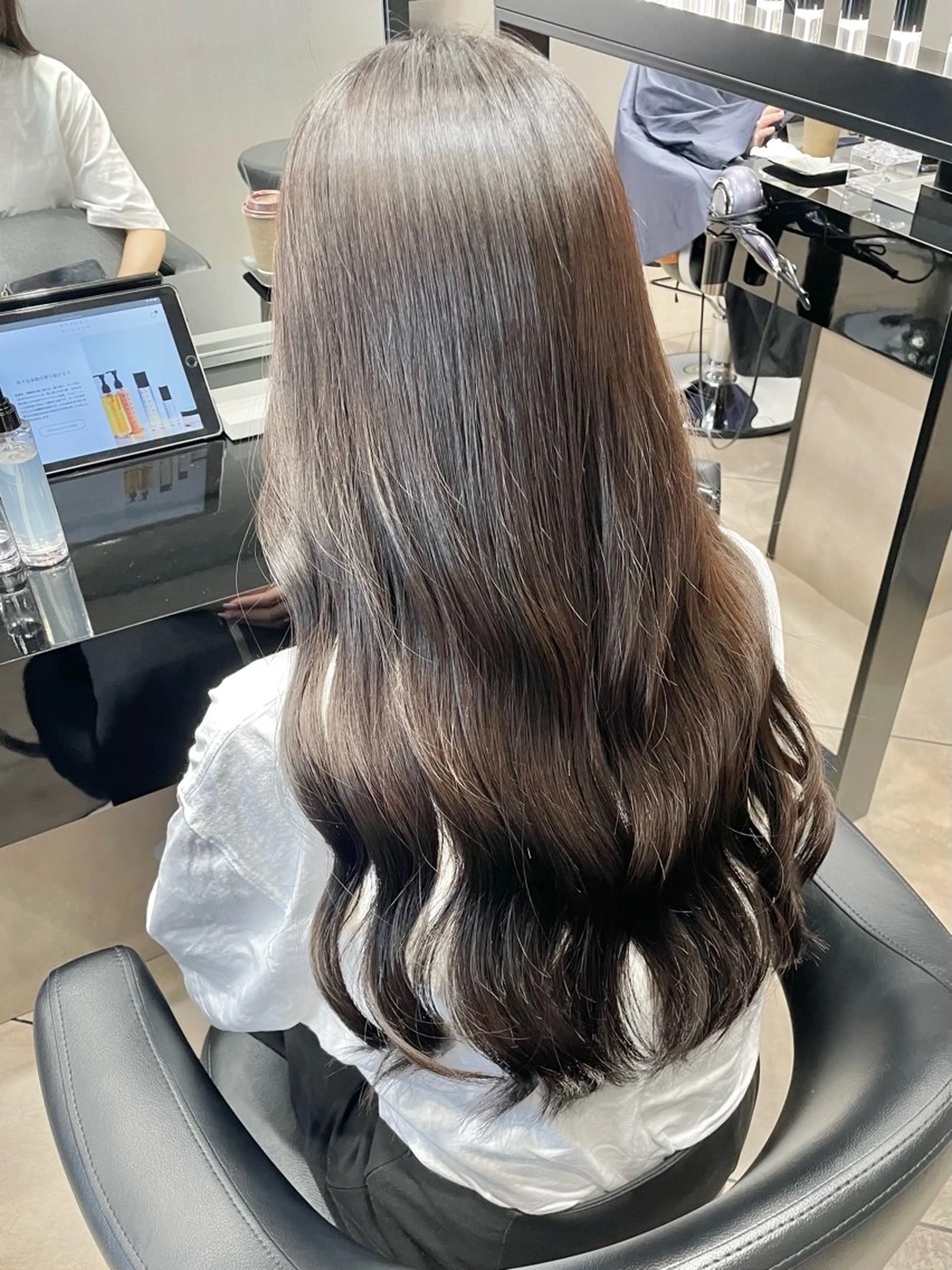 ロング 似合わせカット ヘアカラー トリートメント 井本翔太.髪質改善. ベージュ.グレージュのヘアスタイル