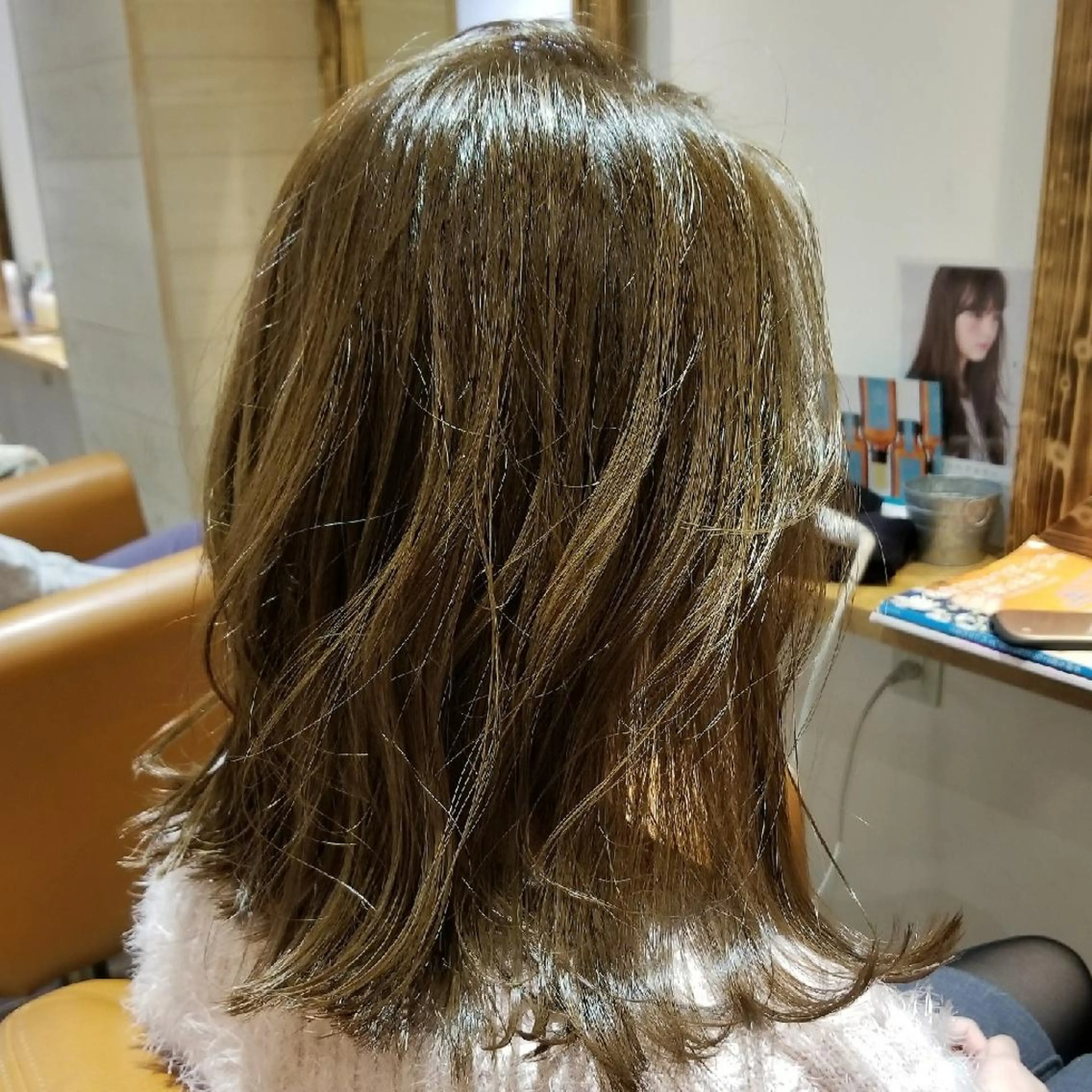 ミディアム カラー アッシュ カット ヘアカラー トリートメント 顔周りレイヤーカット 髪質改善代表西村功平のヘアスタイル