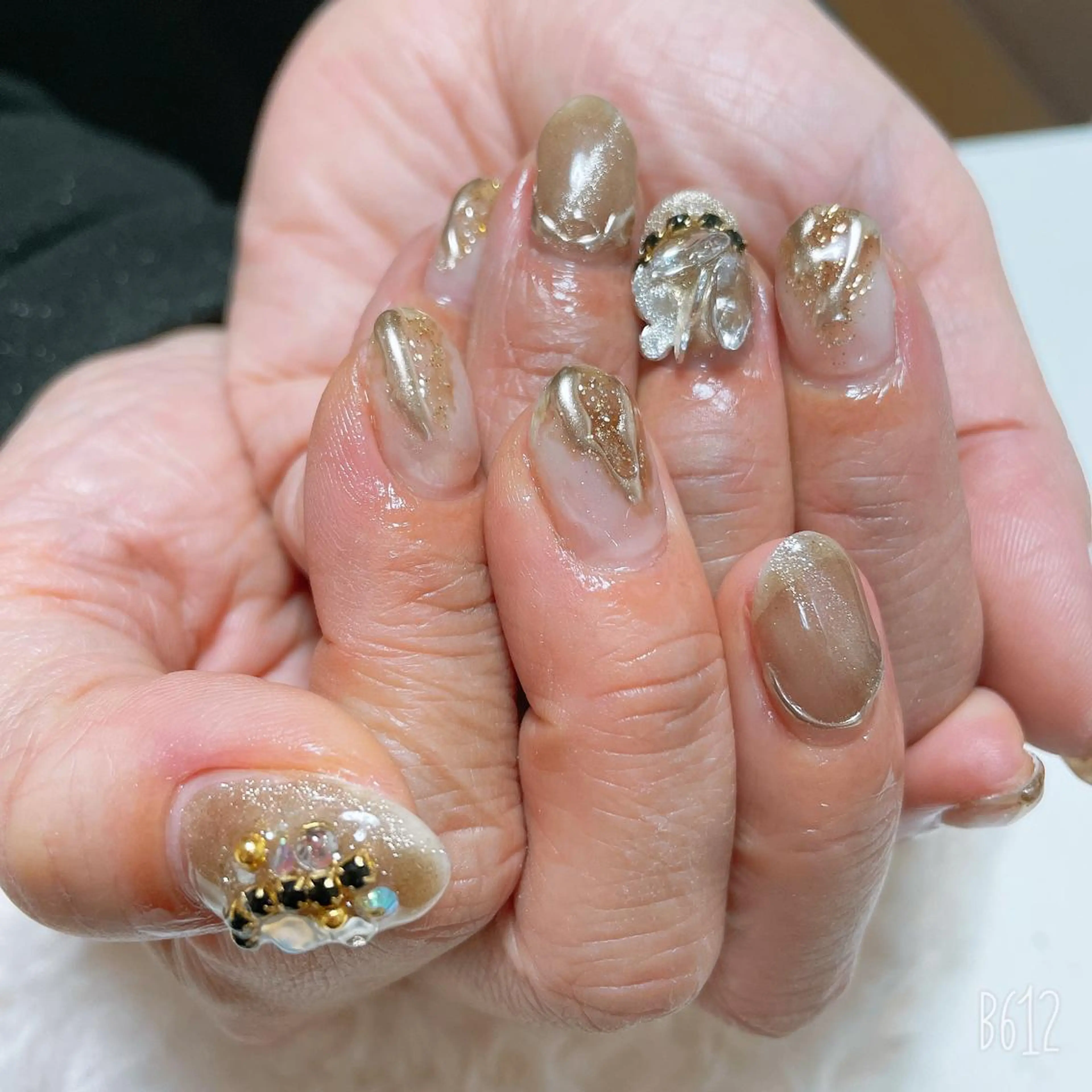 ネイル The Best Beauty受付担当のヘアスタイル