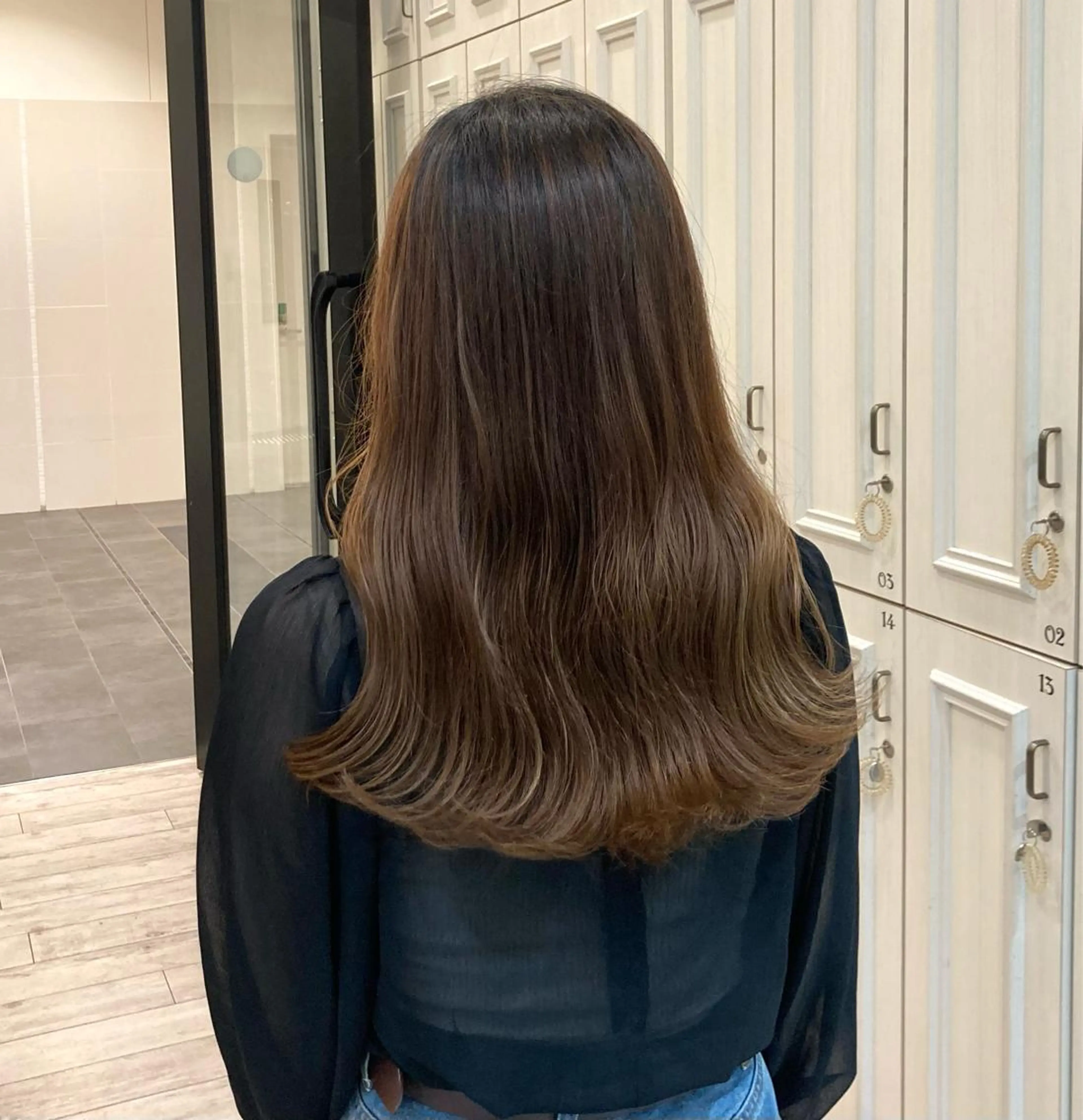 ミディアム 大阪ウルフカット 🐺デザインカラーのヘアスタイル