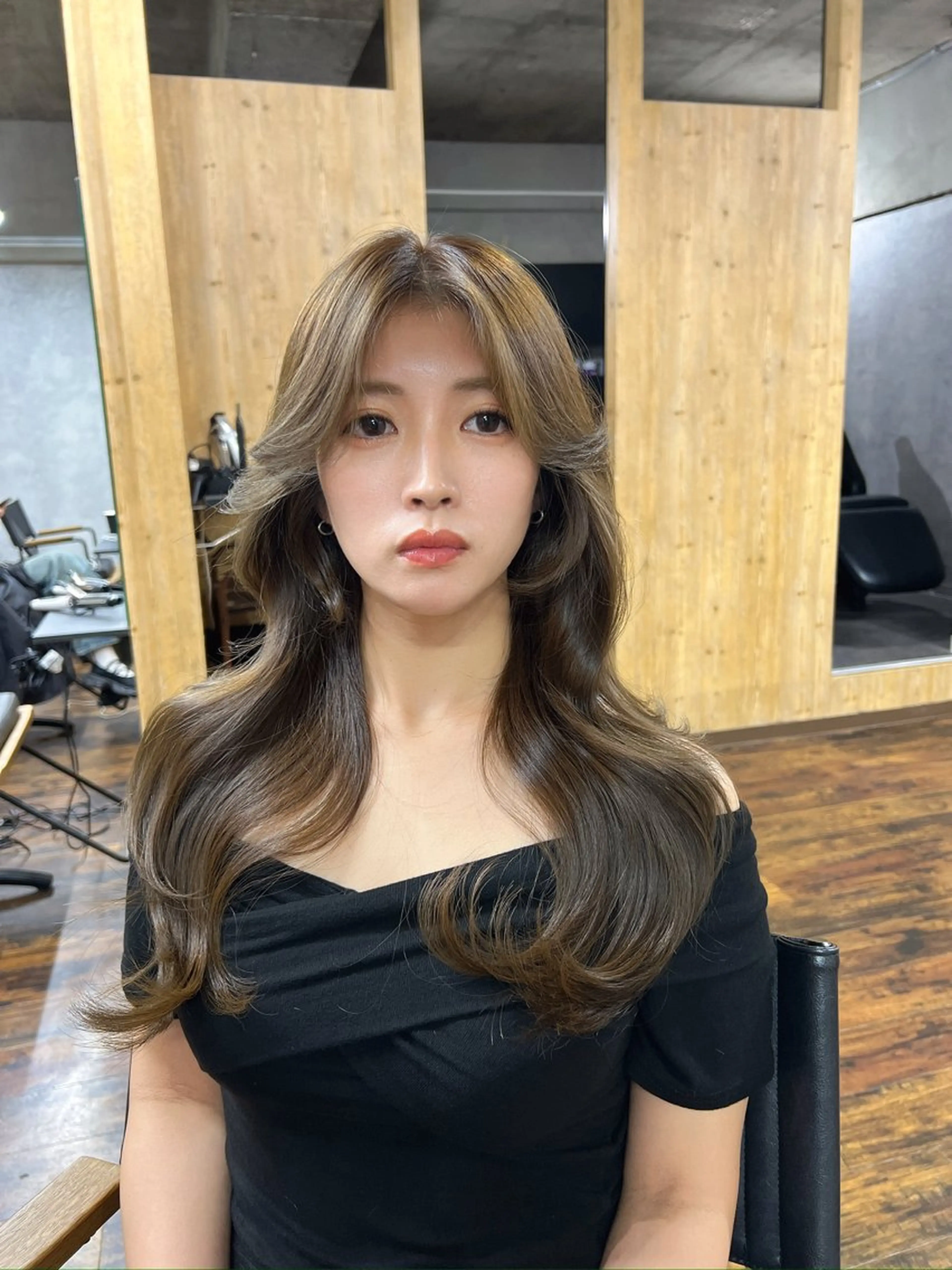 ミディアム カラー ヘアアレンジ レイヤー／顔周り 韓国ヘア森田和貴のヘアスタイル