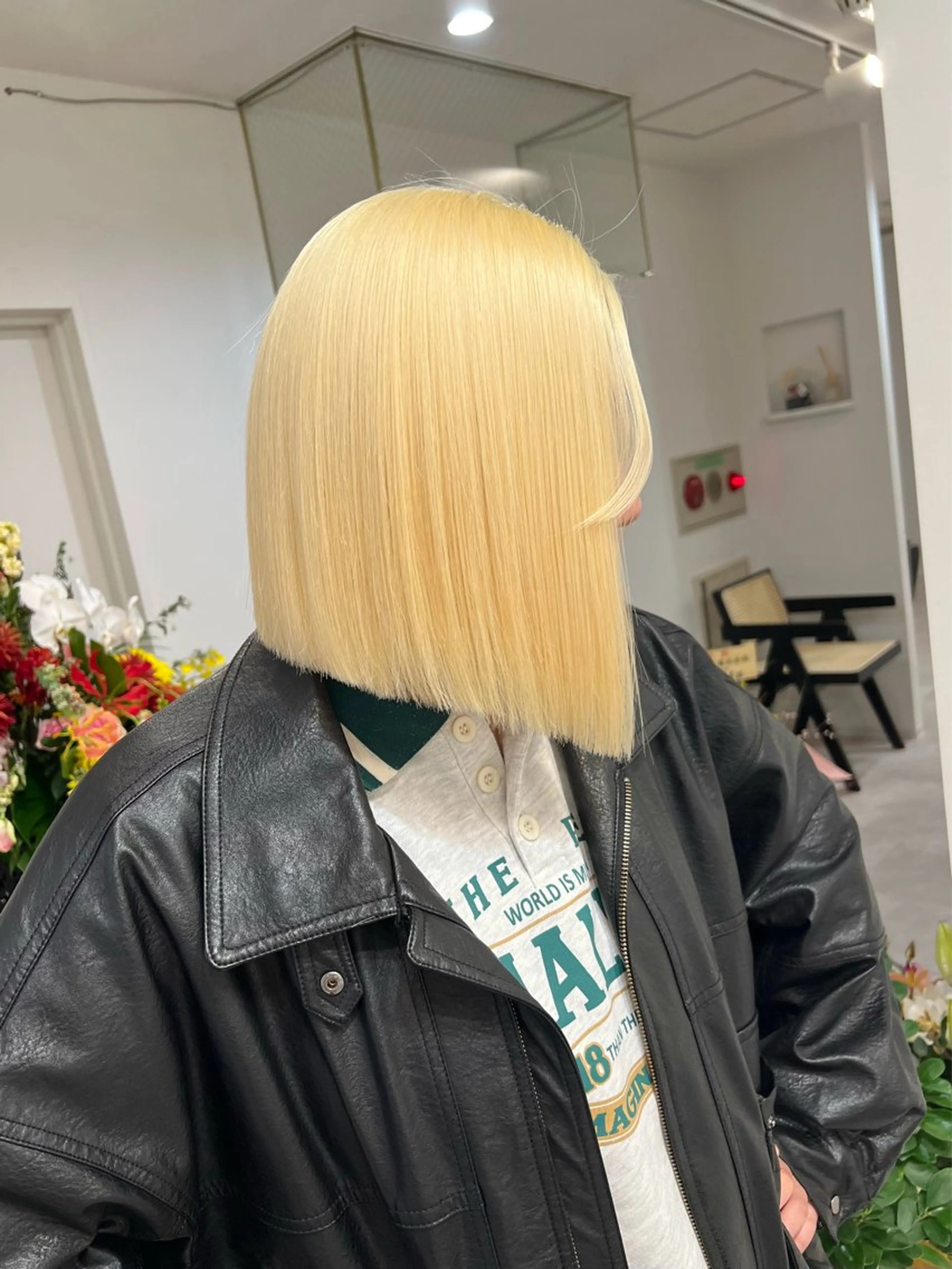 ショート カラー バレイヤージュ ブリーチ ブロンド ケアブリーチ ダブルカラー Via officialのヘアスタイル