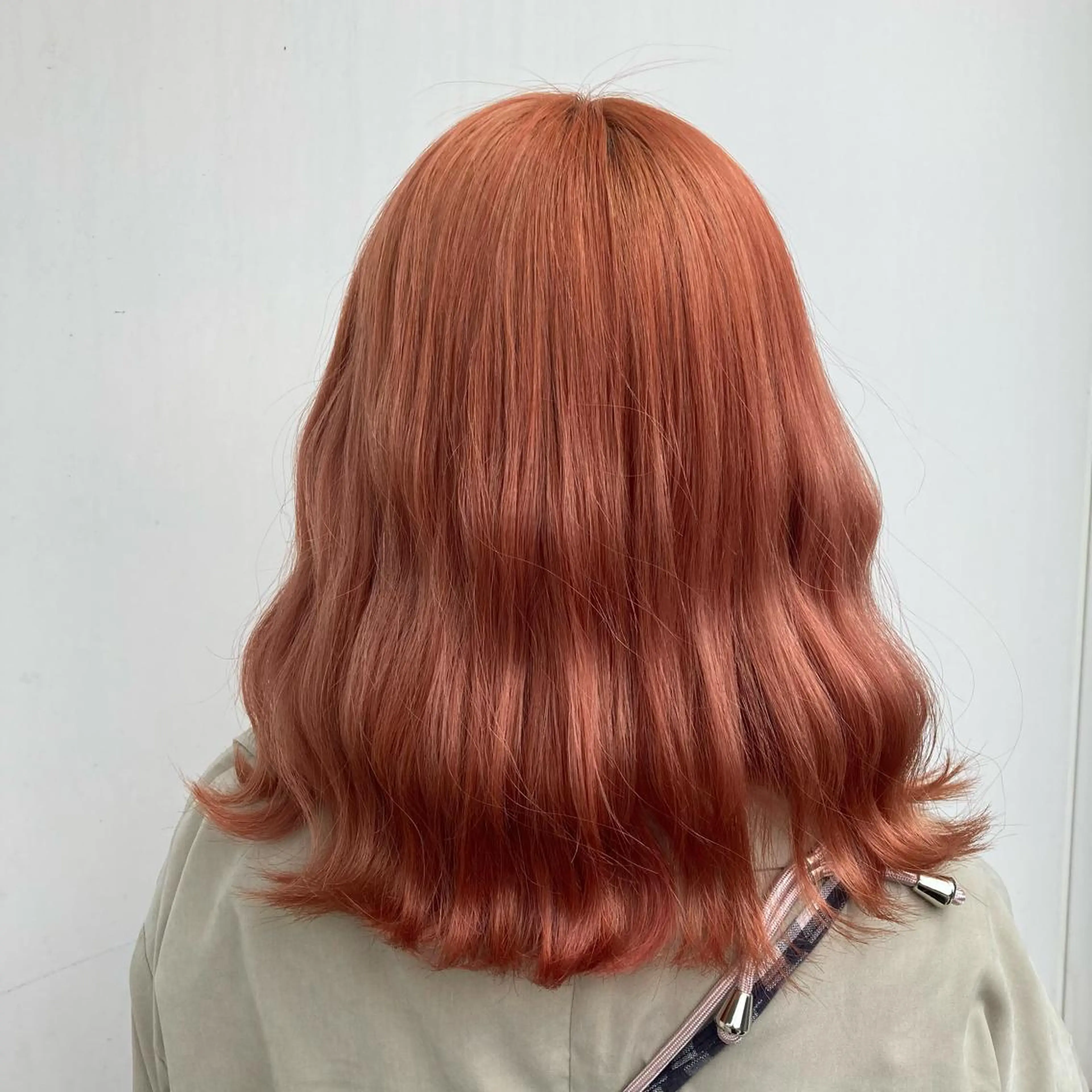 ミディアム カラー オレンジ 片柳 美友季のヘアスタイル