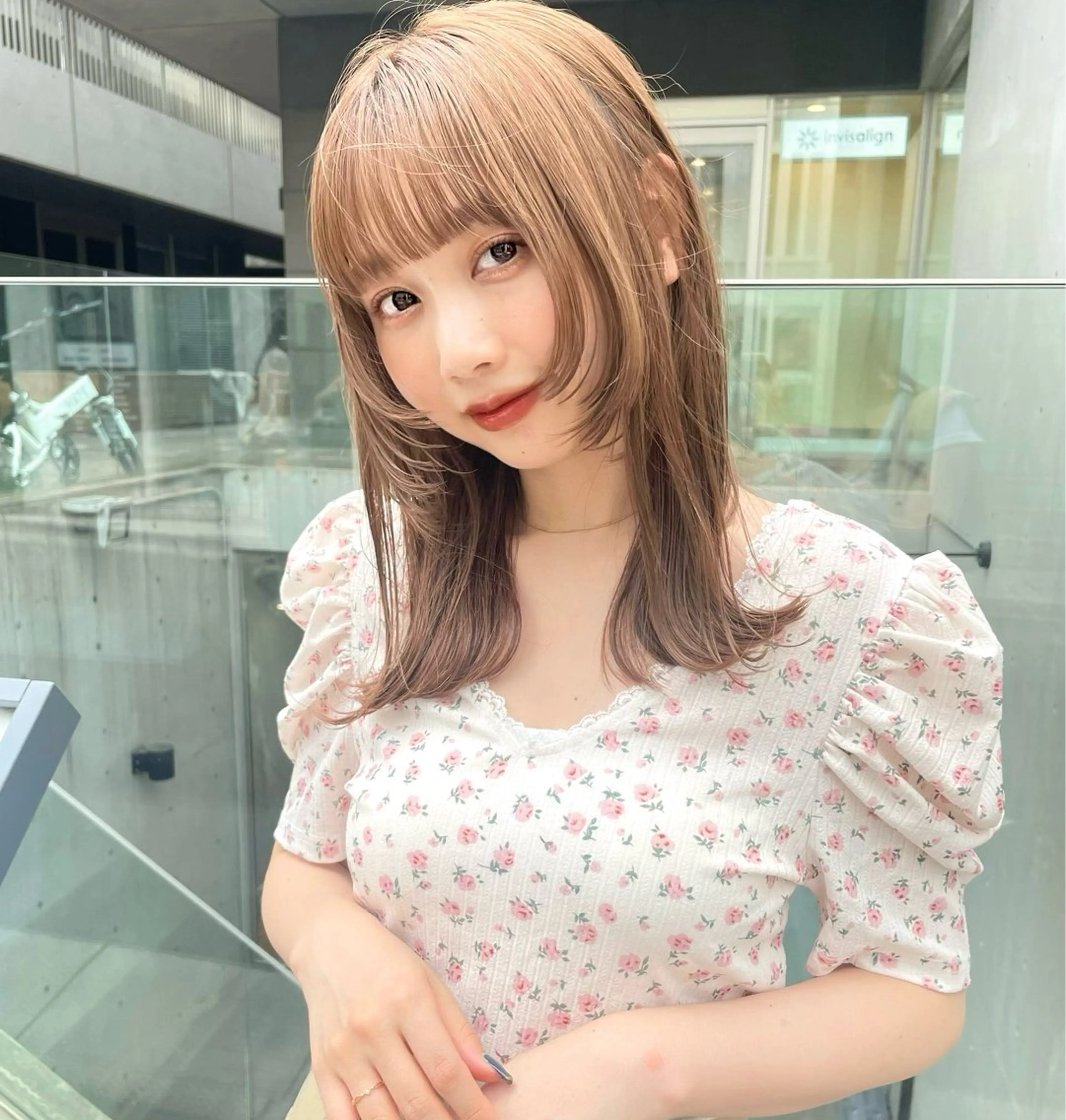 ミディアム カラー 顔周りカット レイヤーカット 盛れる顔周り /透明感/かりん🎀のヘアスタイル