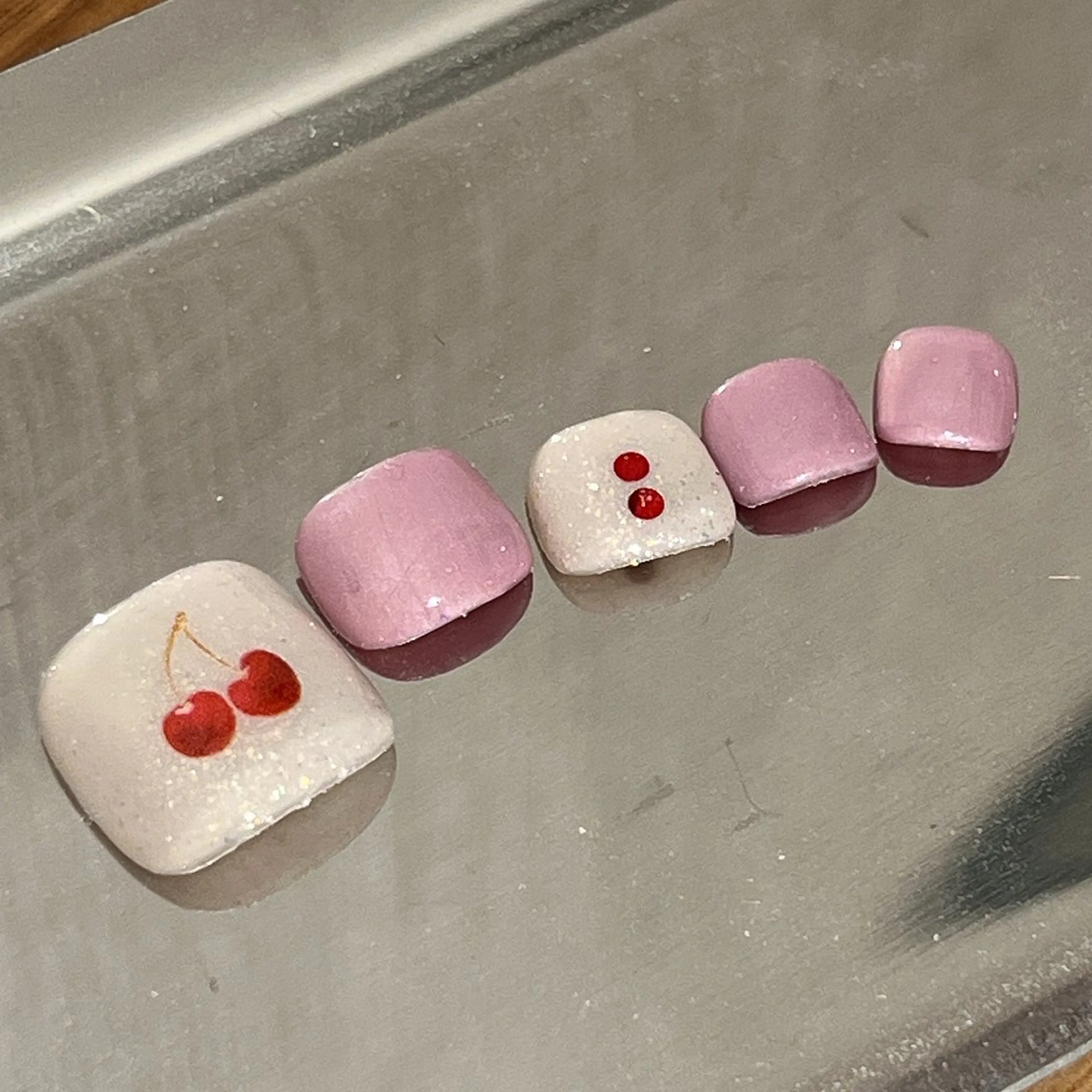 ネイル フットネイル キャンアイドレッシー六本木店所属・MIKA／耳ツボ ／マグネットネイルのネイルデザイン