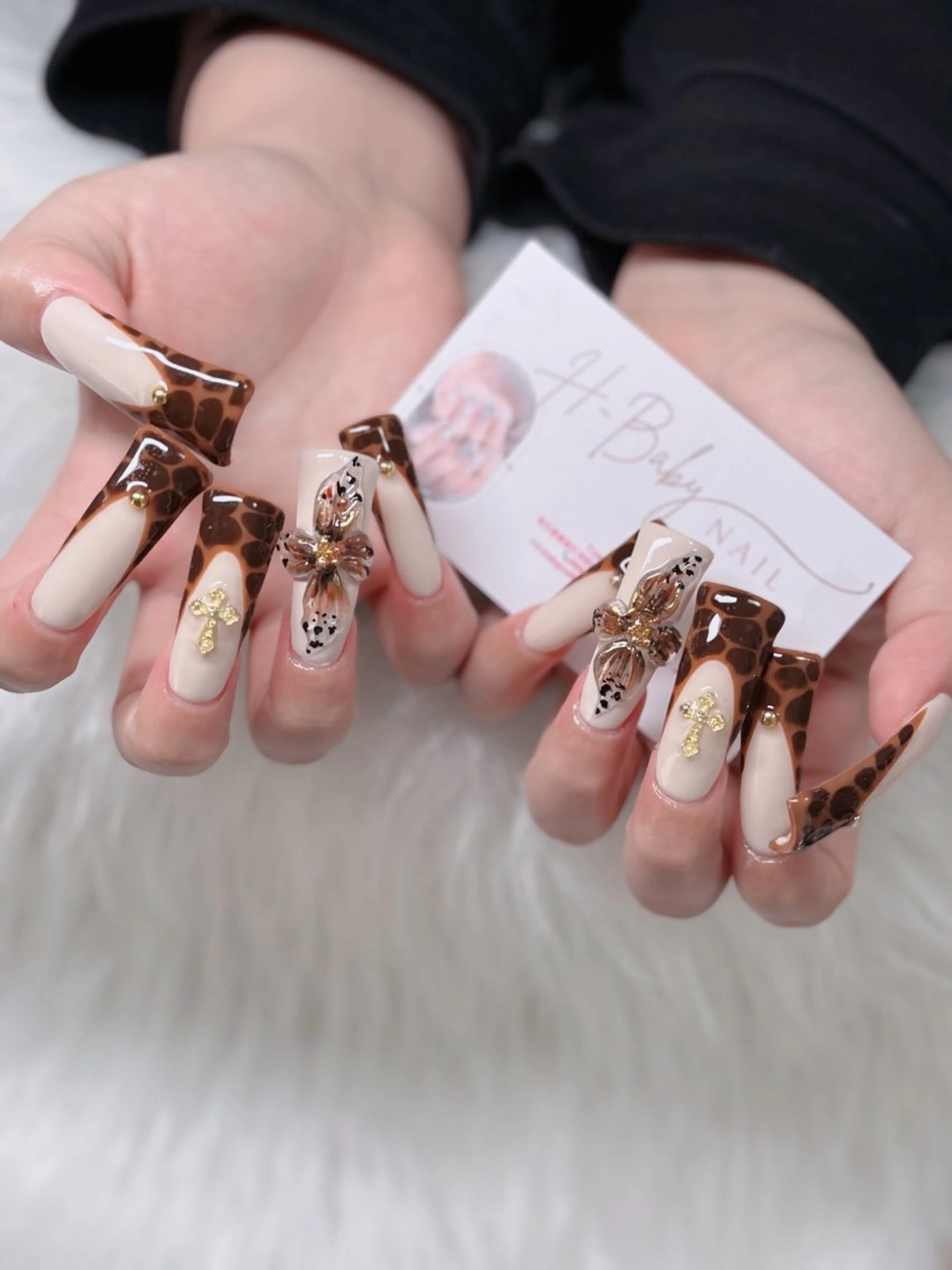 ネイル オーロラネイル フレンチネイル ジェルネイル ハロウィン キラキラネイル H.baby Nail Salonのネイルデザイン