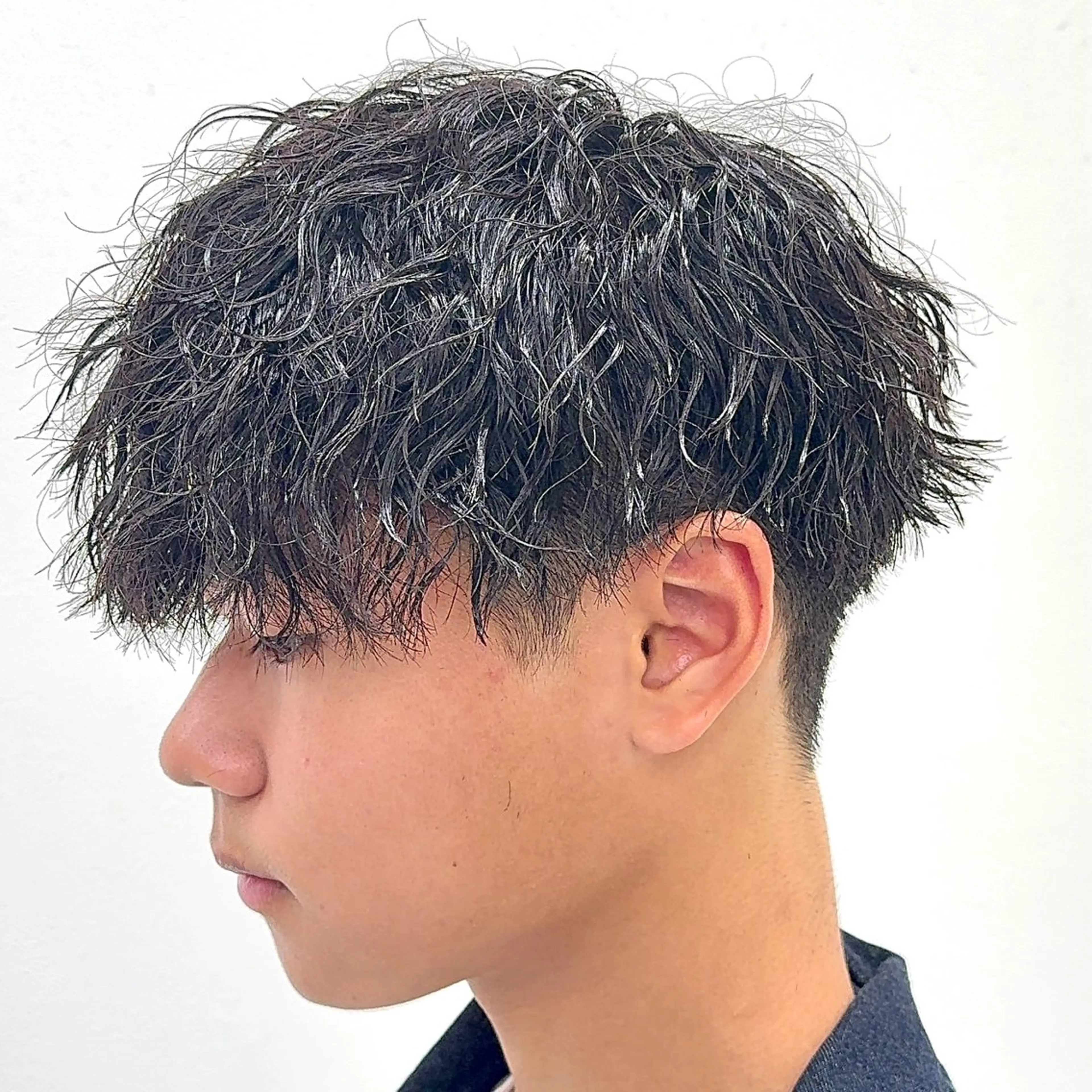 ミディアム パーマ ヘアアレンジ メンズ ミディアムパーマ マッシュ メンズパーマ カット パーマ トリートメント ヘッドスパ ヘアセット 顔まわりカット の達人のヘアスタイル