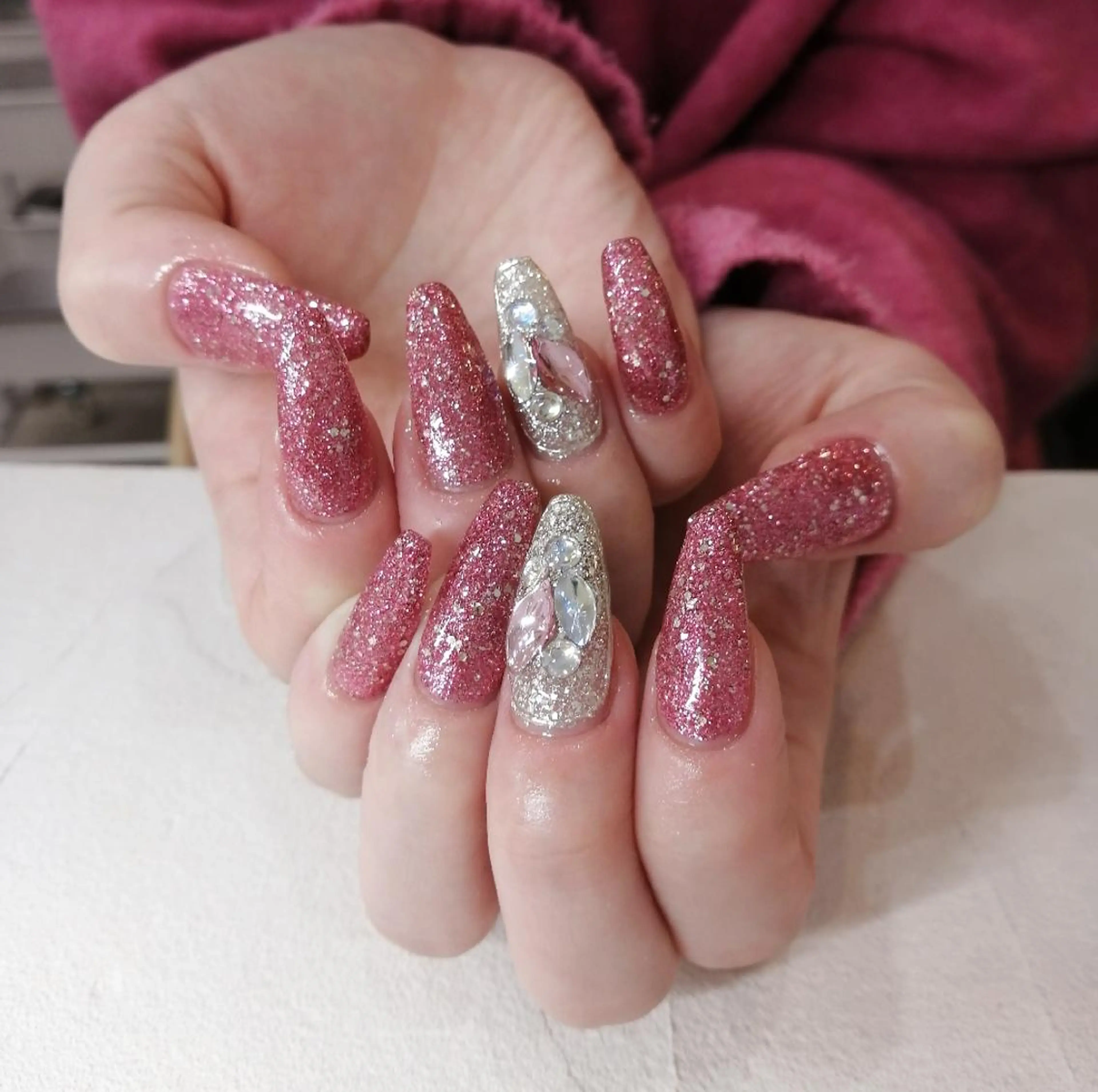 ネイル ラメ(グリッター) ピンク I.プライベートネイルサロン所属・I.プライベート ネイルサロンの眉毛・アイブロウイメージ