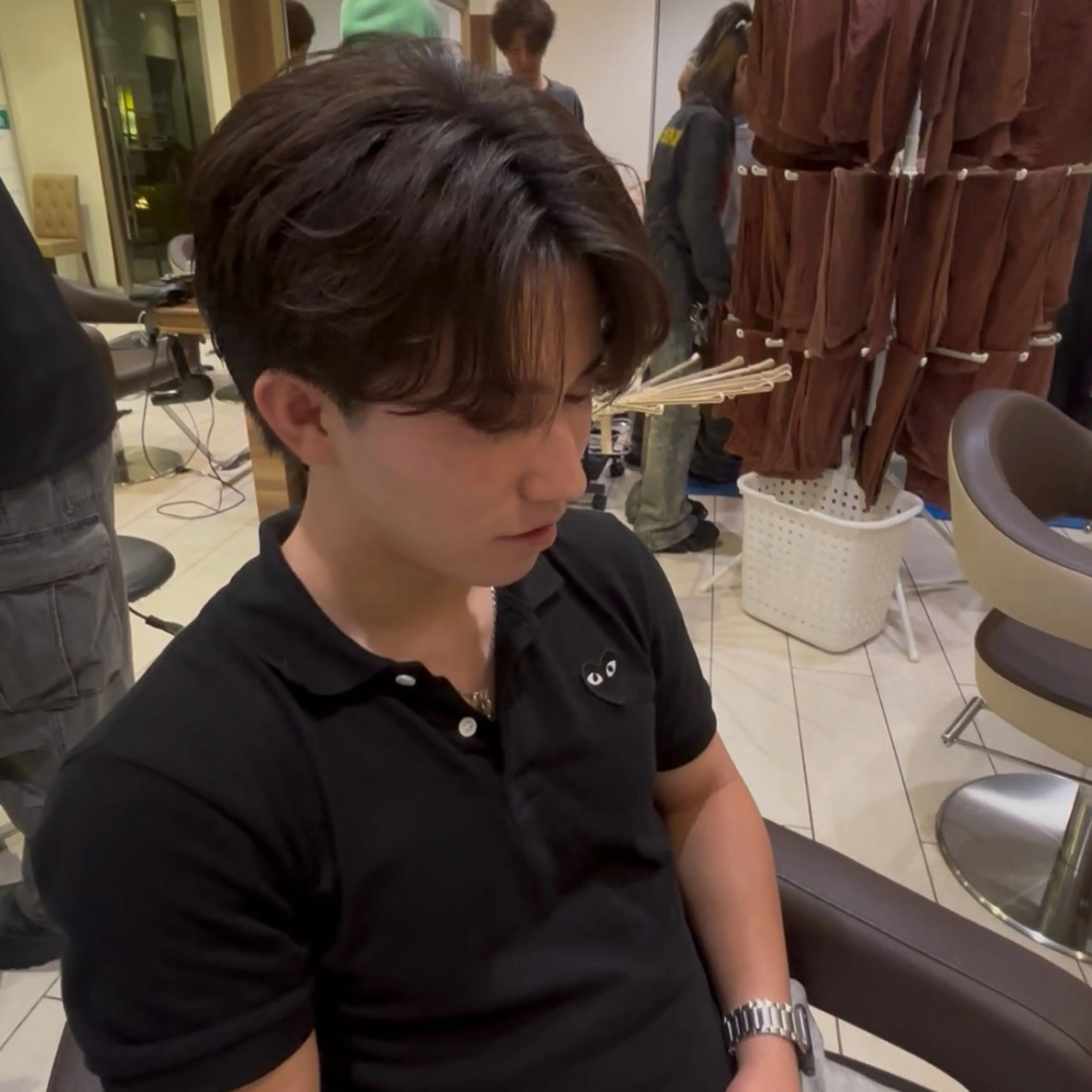 ショート パーマ メンズ フェザーパーマ メンズパーマ カット パーマ トリートメント 根本 弥英のヘアスタイル