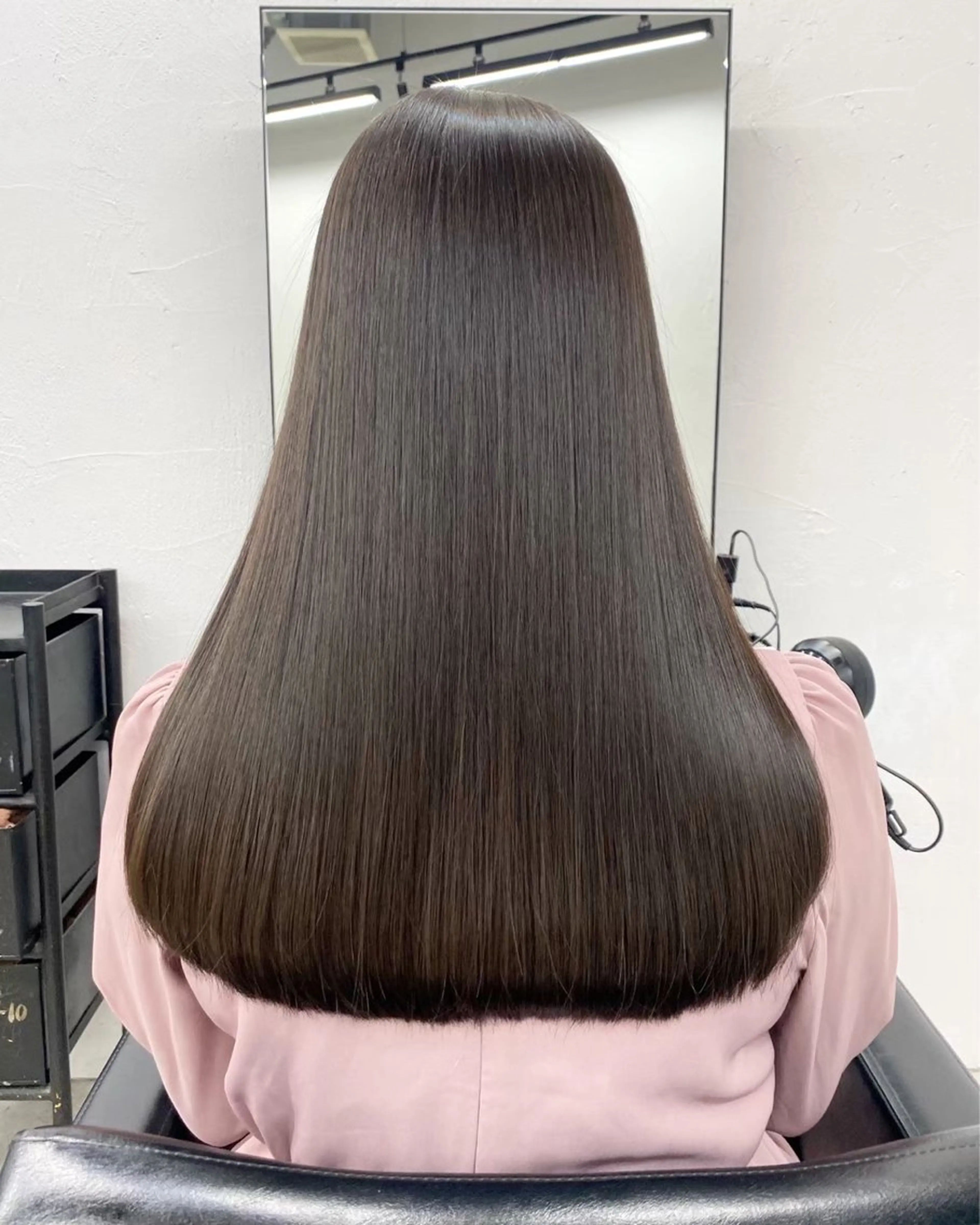 ロング 坂齋大地／レイヤー/ ミルクティーのヘアスタイル