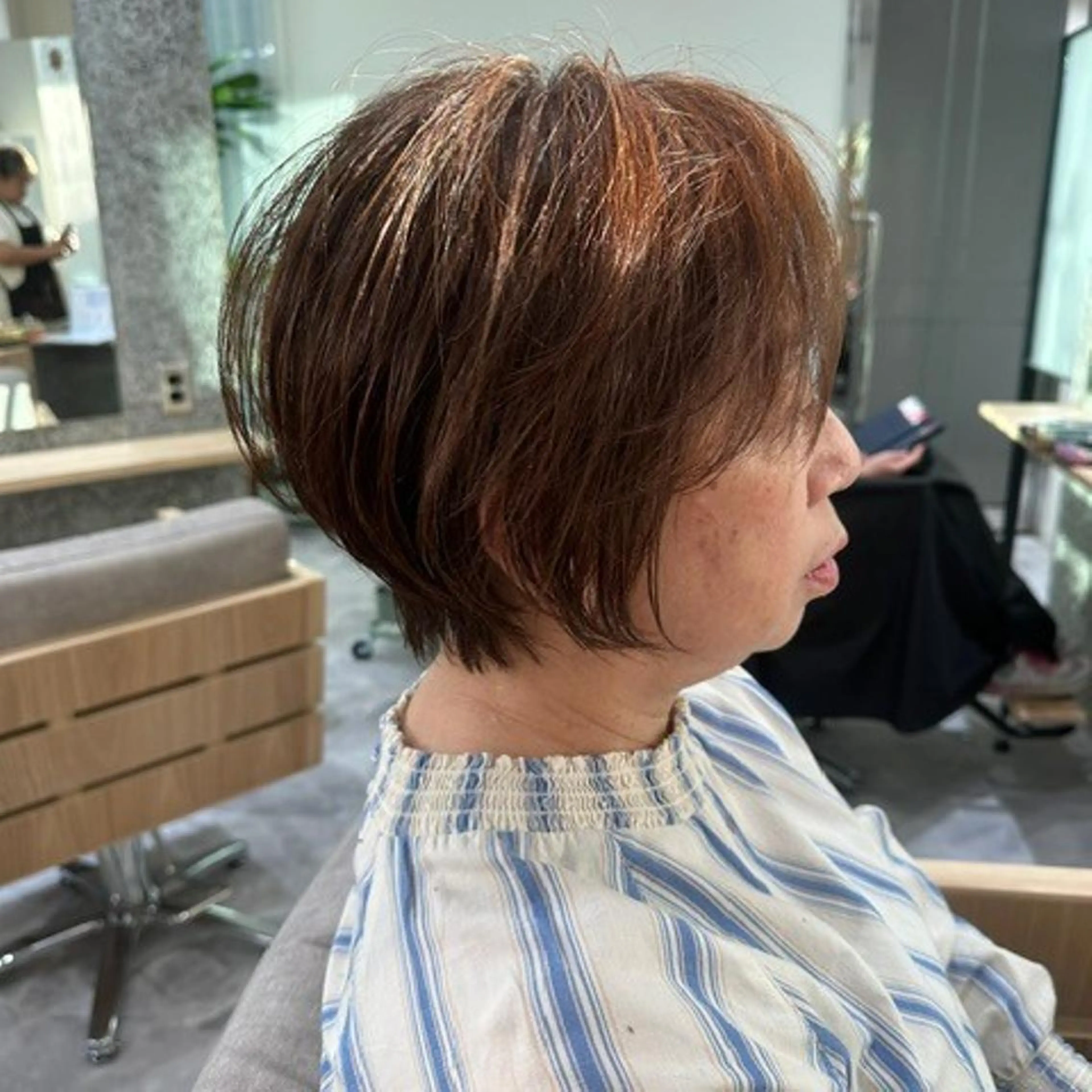 ショート ミルクティーベージュ 近鉄奈良駅　向田のヘアスタイル