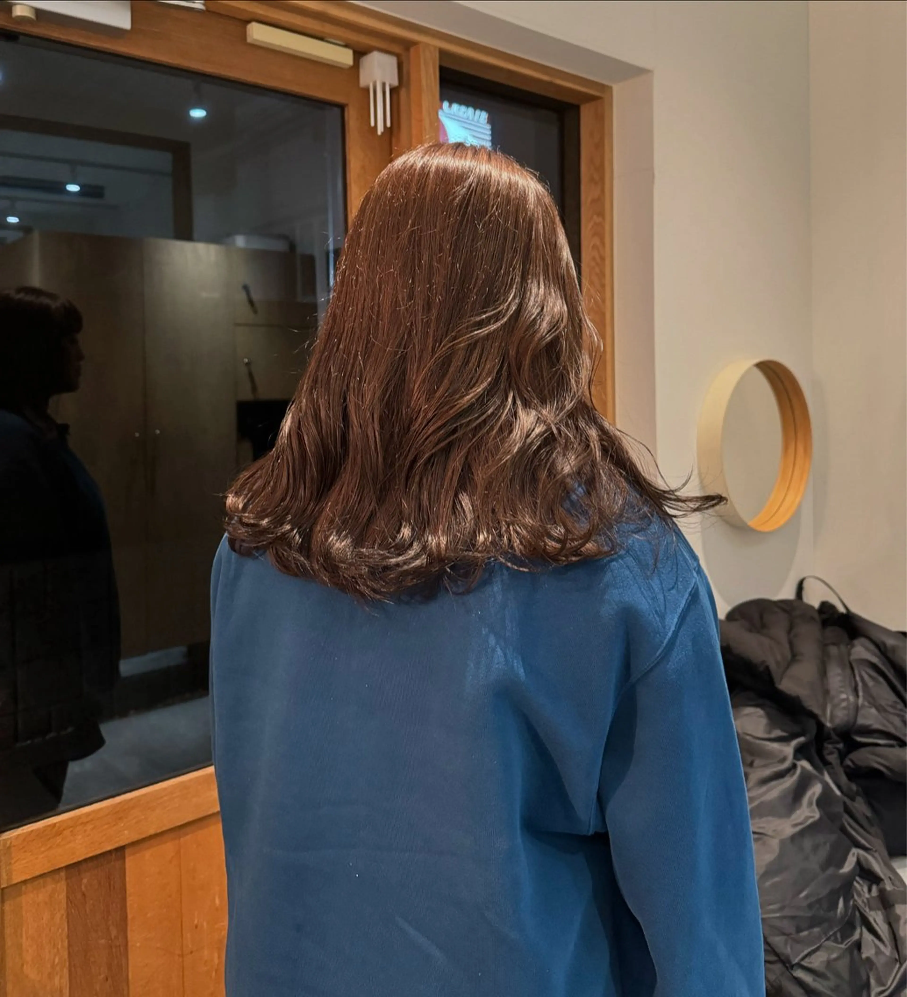 セミロング カラー hina 🛋️ブリーチカラーのヘアスタイル