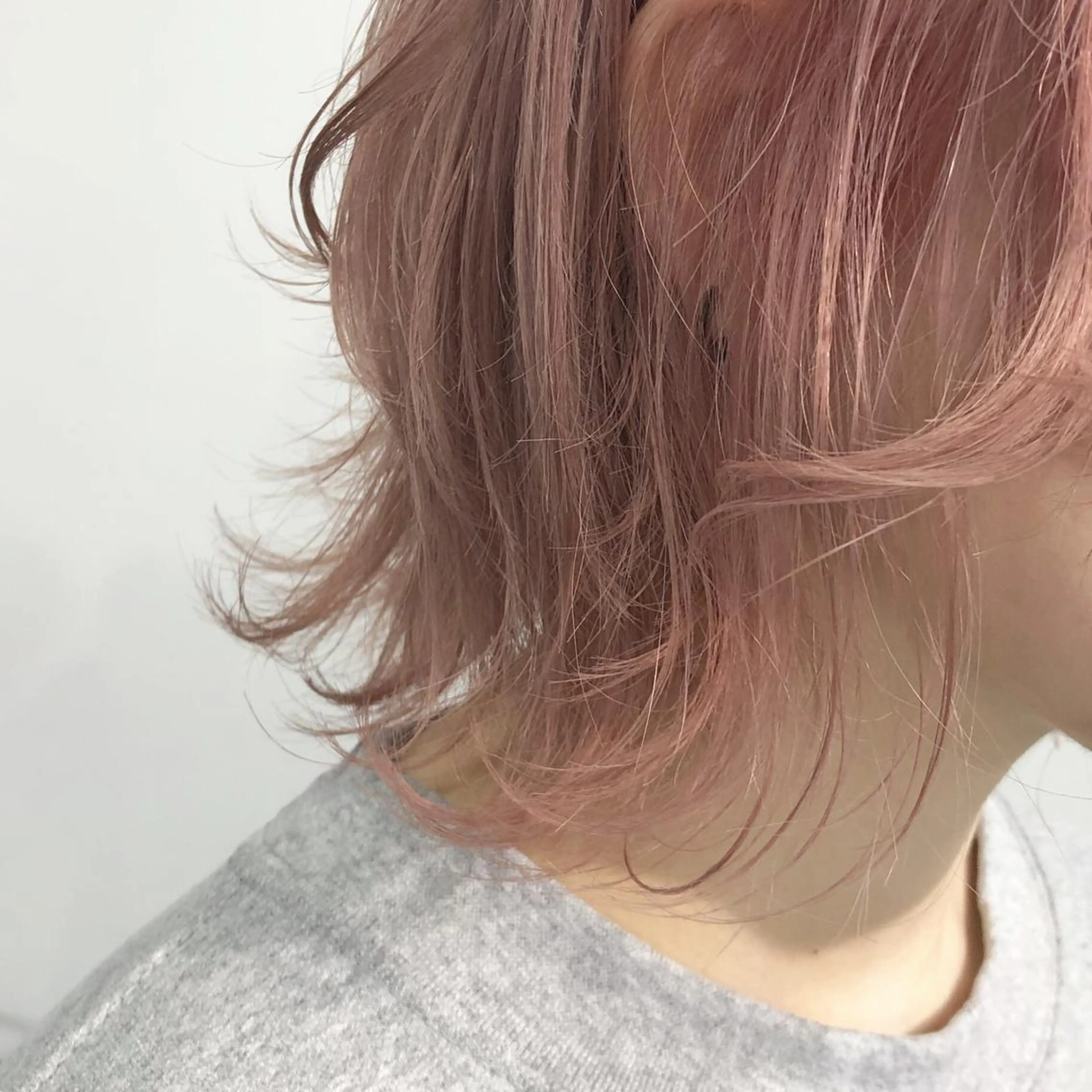 カラー ニシオカ タクヤのヘアスタイル