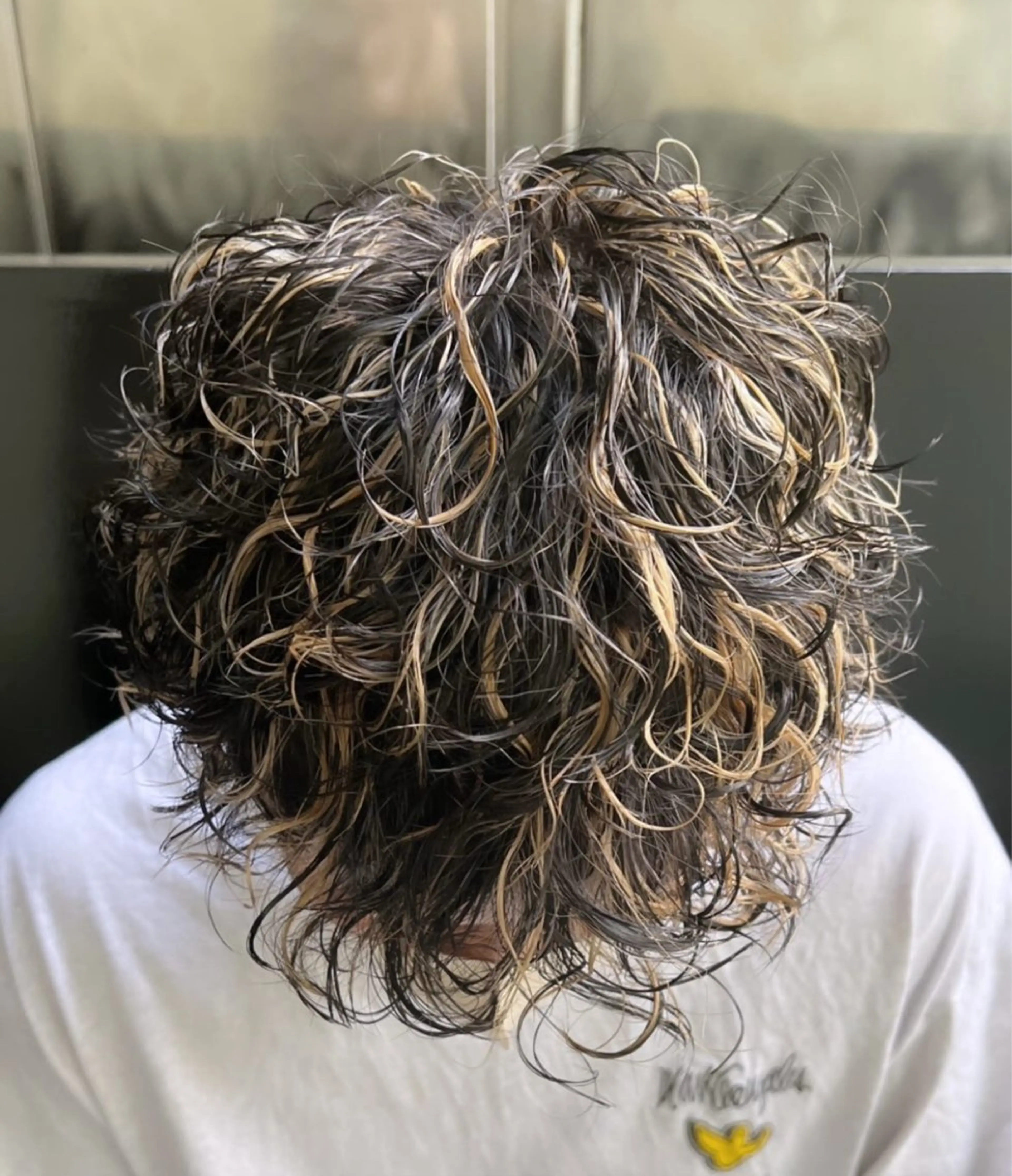 ショート カラー メンズ メンズハイライト メンズパーマ ハイライトカラー ハイライト ヘアカラー トリートメント CHERIEブリーチ ダブルカラー 天神のヘアスタイル