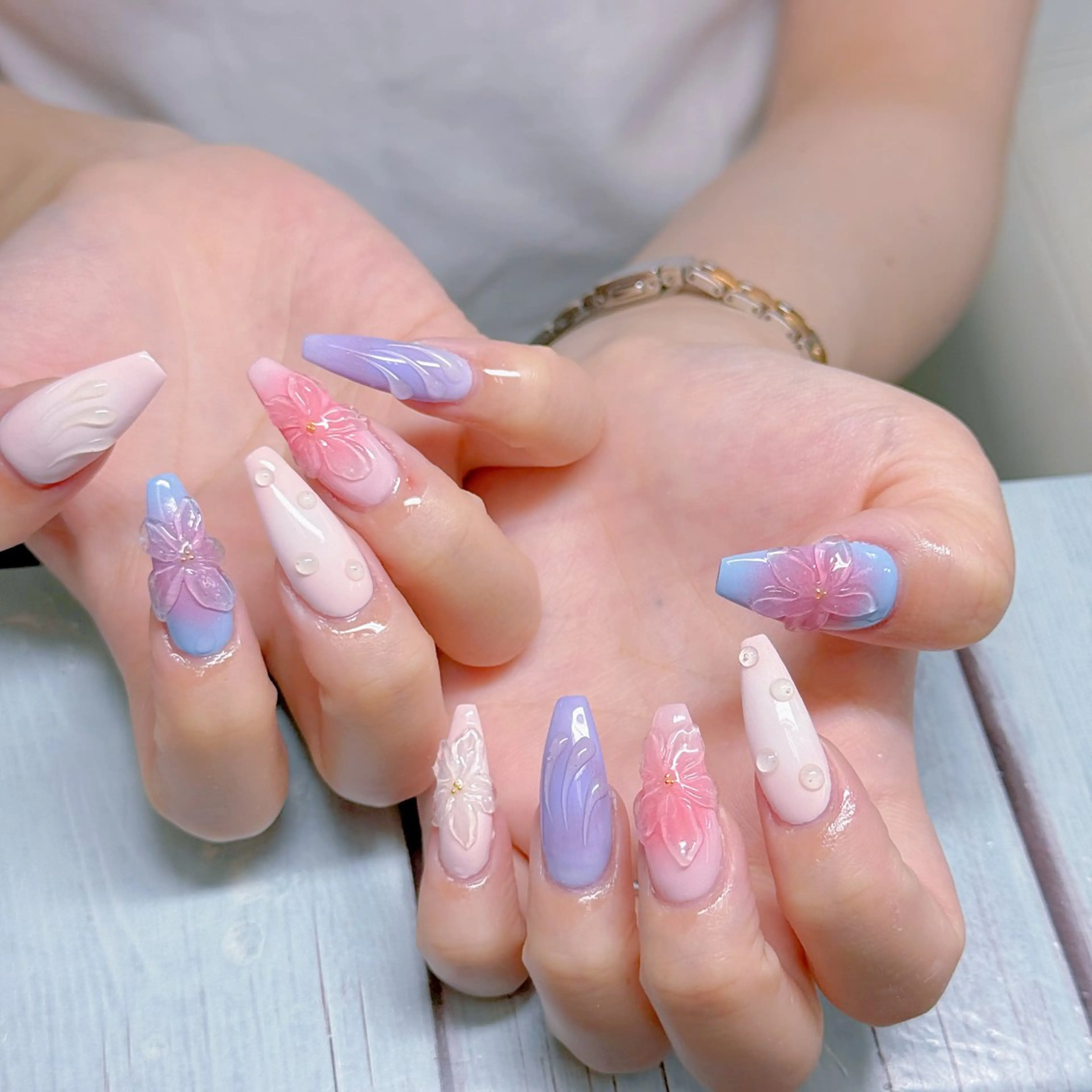ネイル チークネイル 長さ出し フレンチネイル ジェルネイル ガラスフレンチ ハンドネイル anh nail anne🤍のネイルデザイン