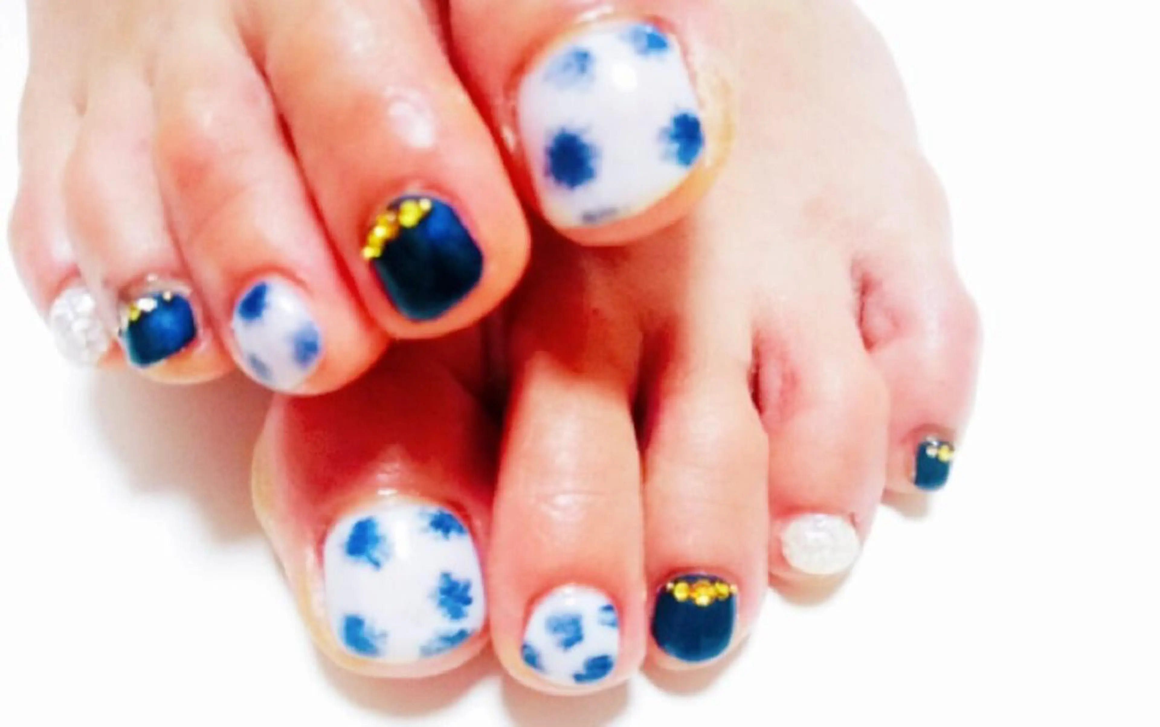 ネイル ネイル＆フラワーサロン〜Ri✦hiro〜鳥栖店所属・HIRATA RIEのネイルデザイン