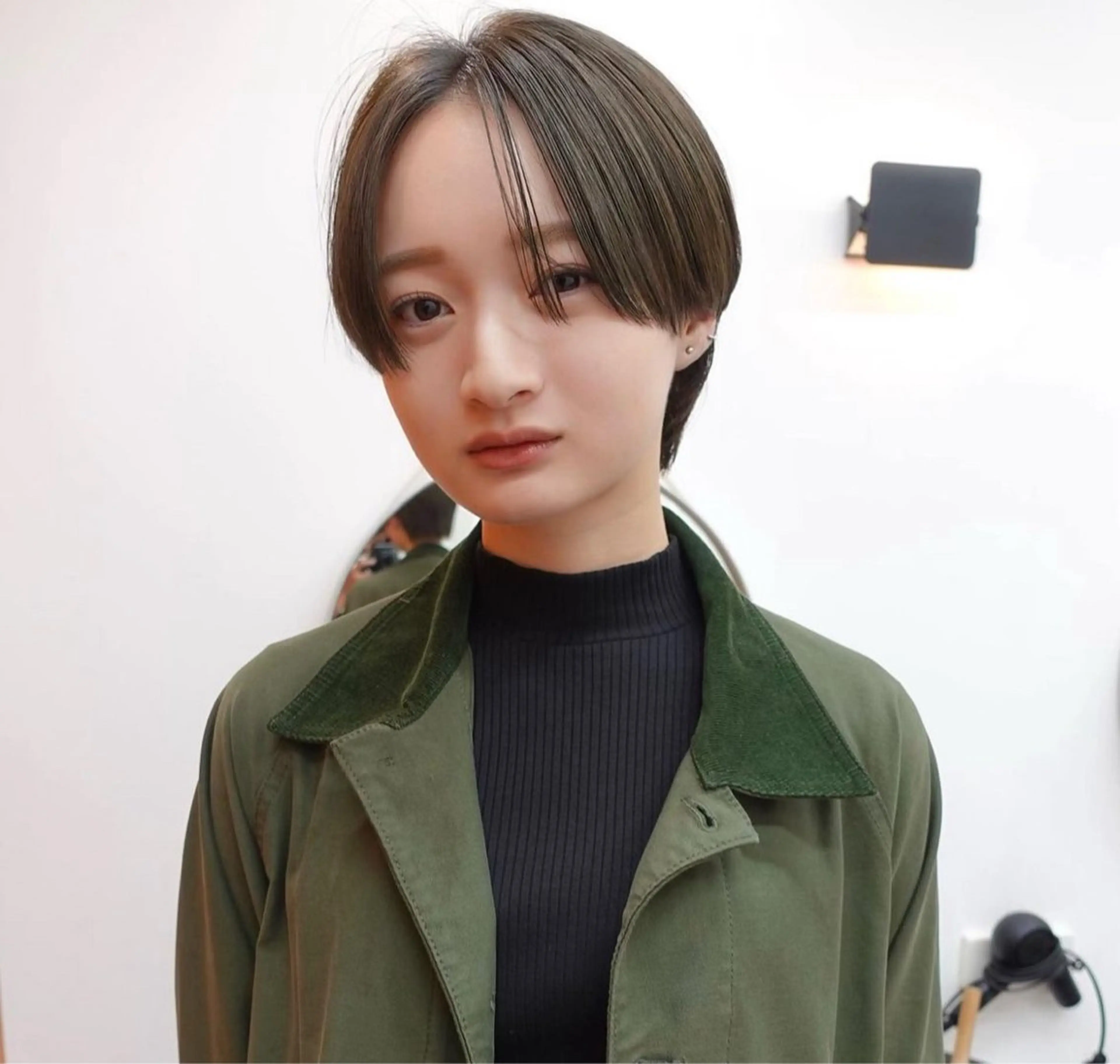 ショート カラー ハンサムショート オリーブカラー ショートヘア カット ヘアカラー トリートメント ブロンド／ブリーチ 【SITY.】のヘアスタイル