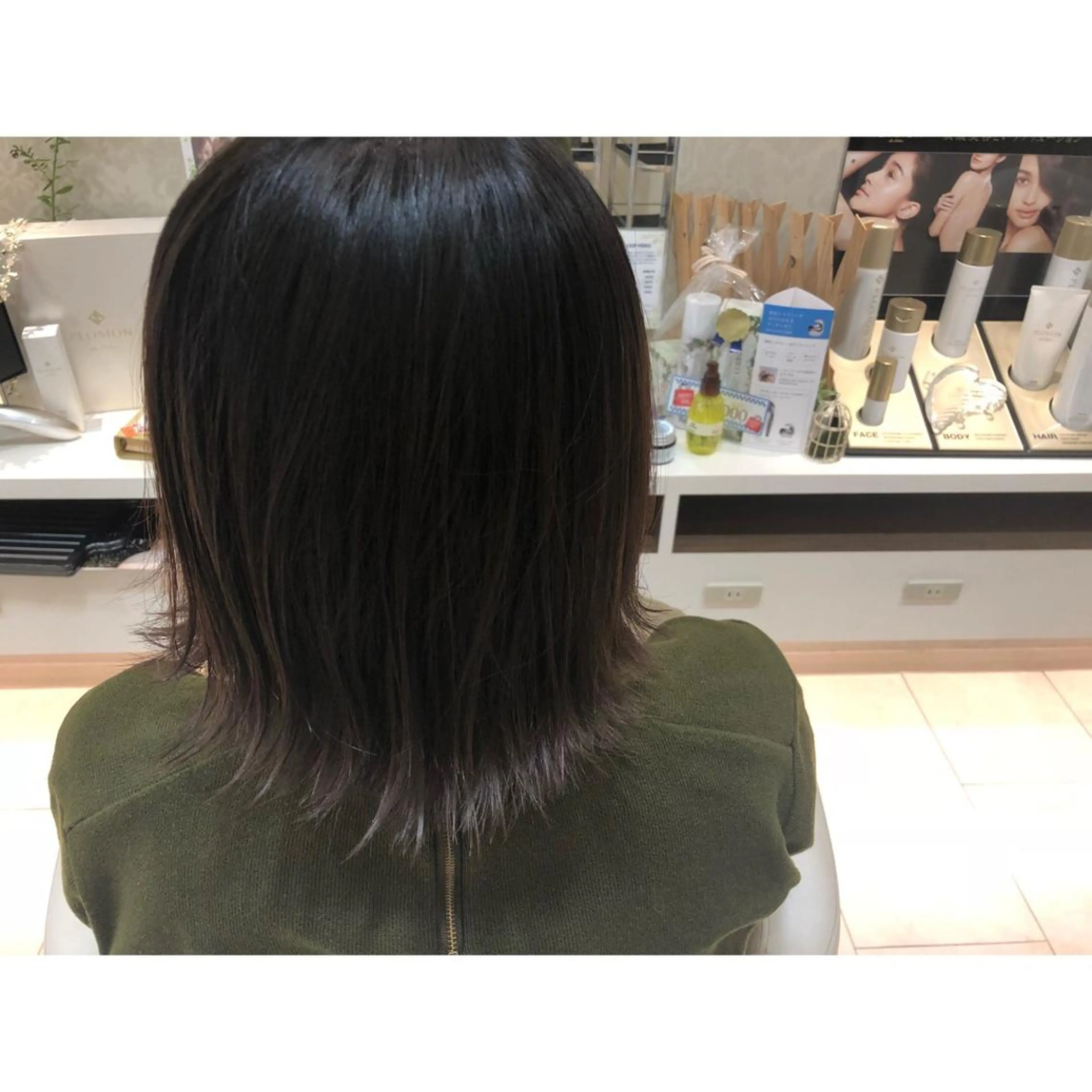 ショート ボブ 外ハネヘア 池村美月 @透明感カラーのヘアスタイル